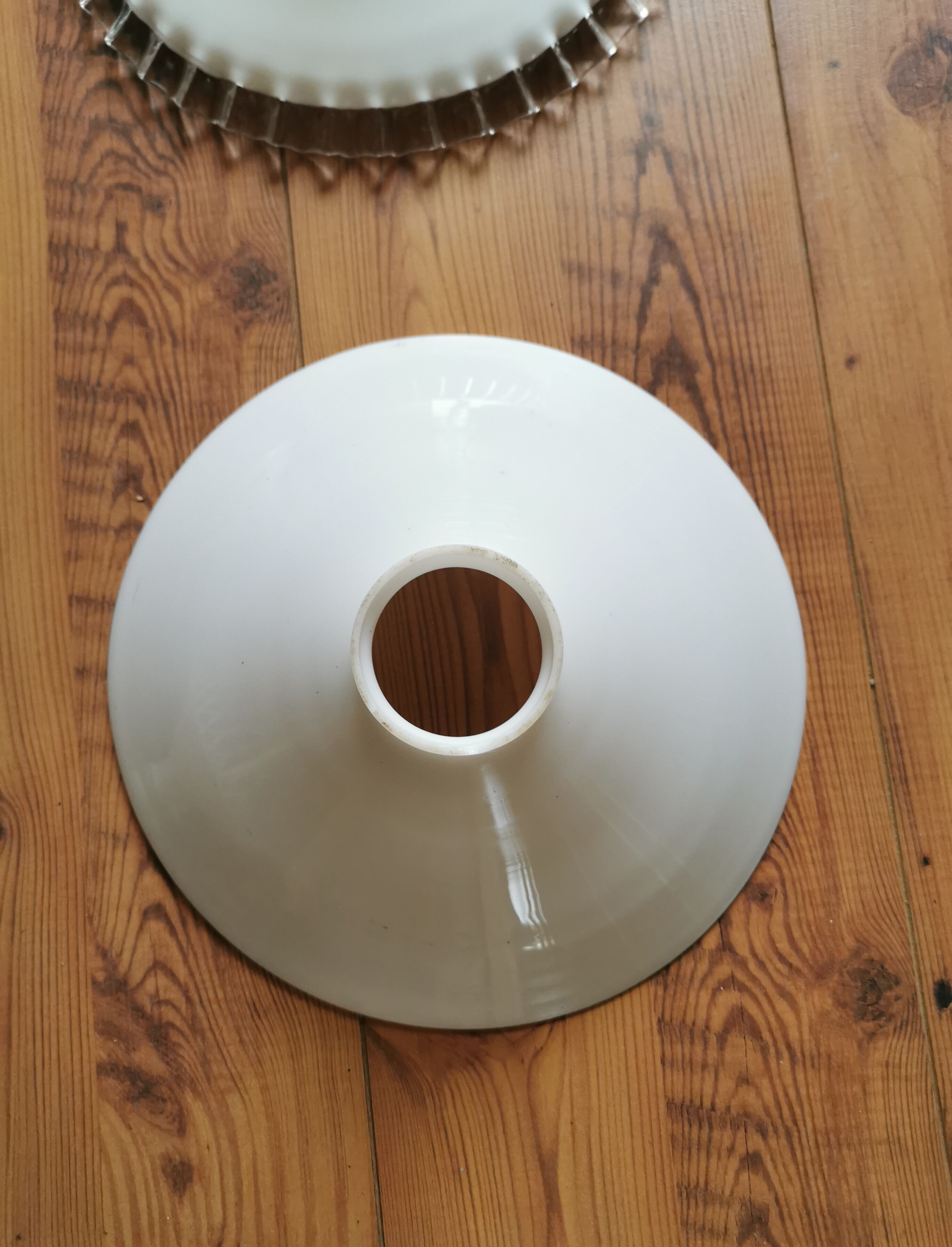 4 simple and serrated opaline shades