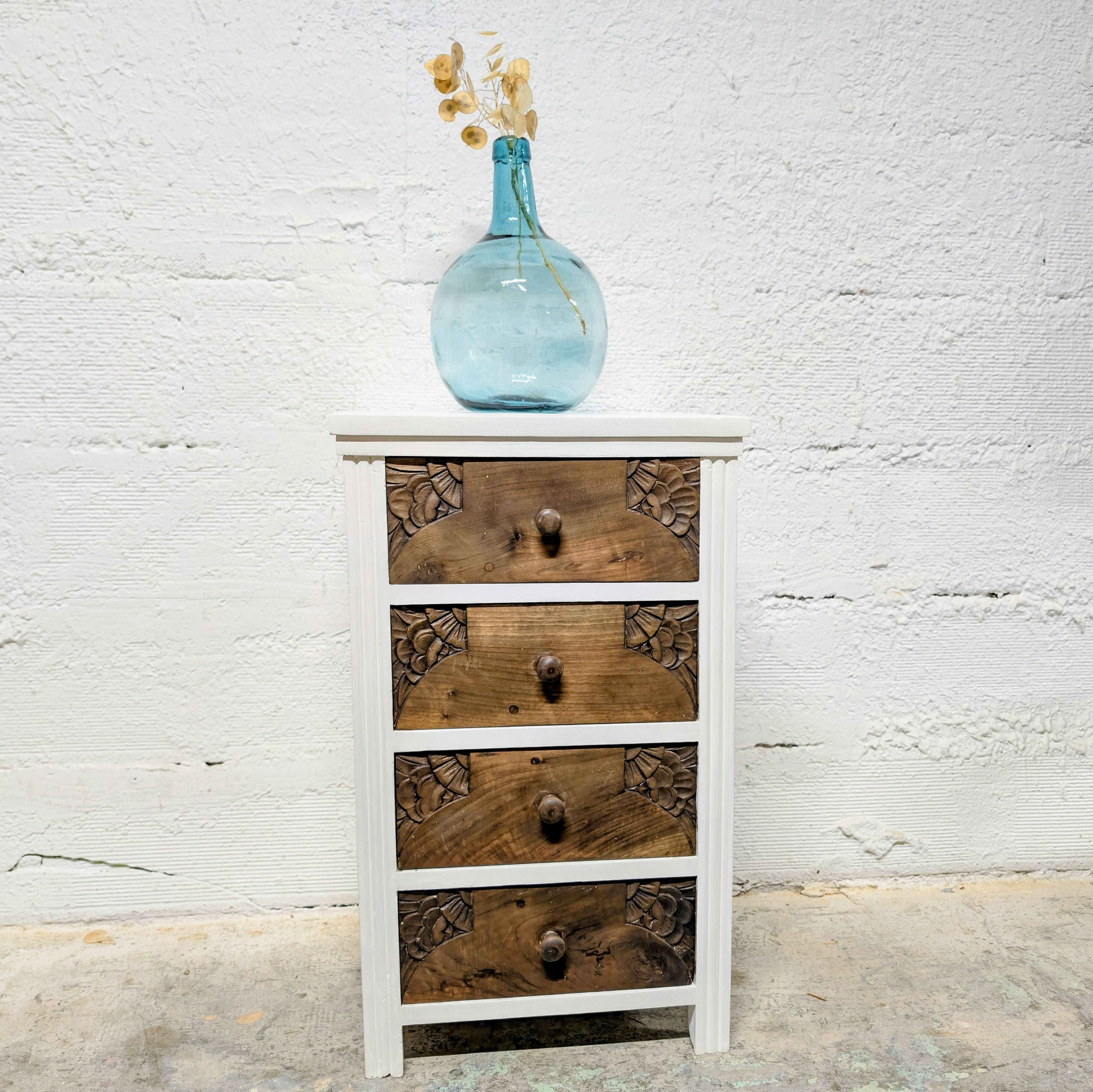 Small chest of drawers with 4 drawers, carved wood