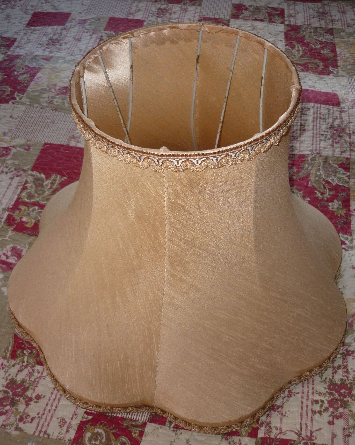 Lampshade pagoda greige rosé round scalloped headband Ø 56 cm