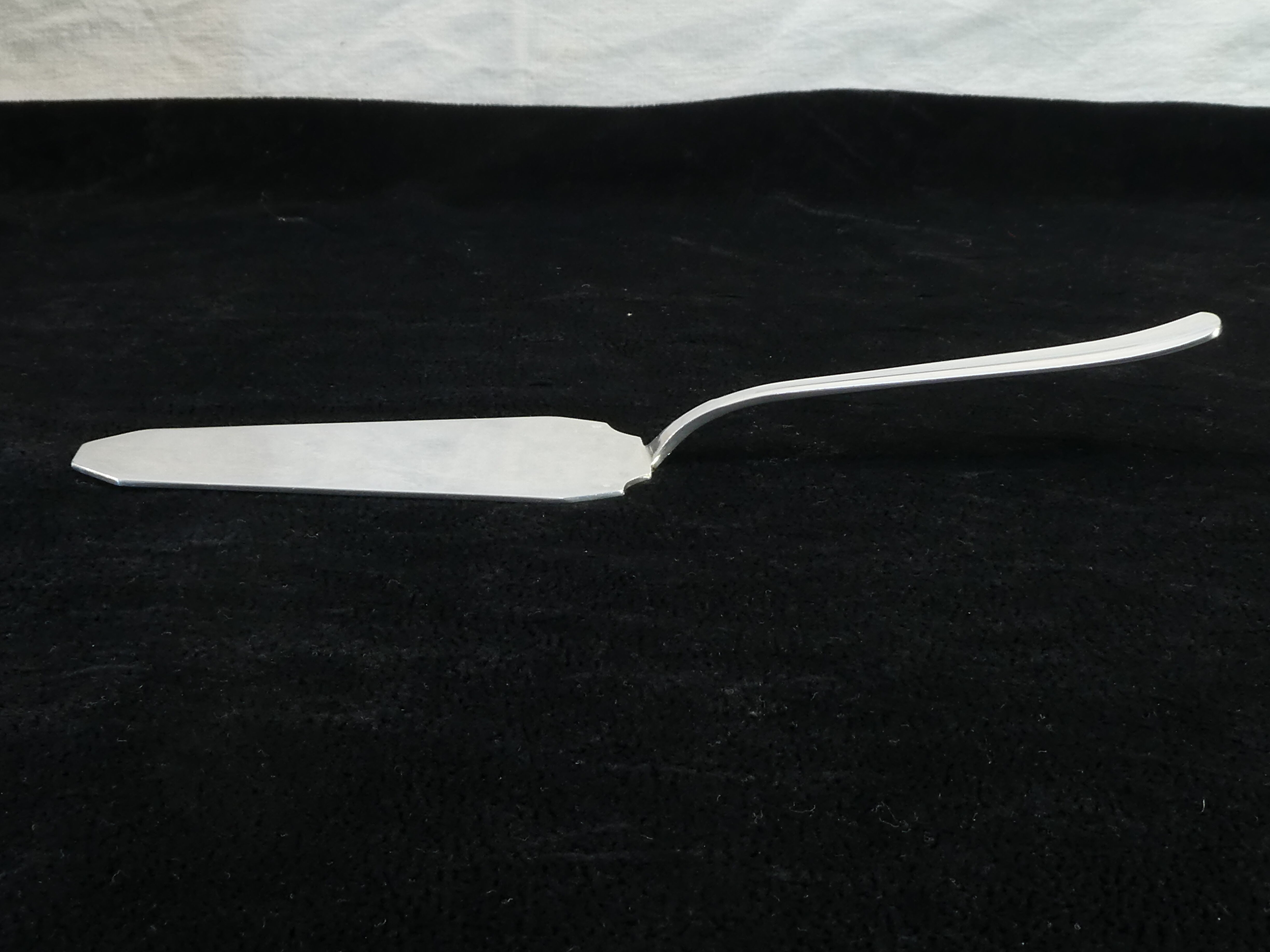 Silver metal cake menagere