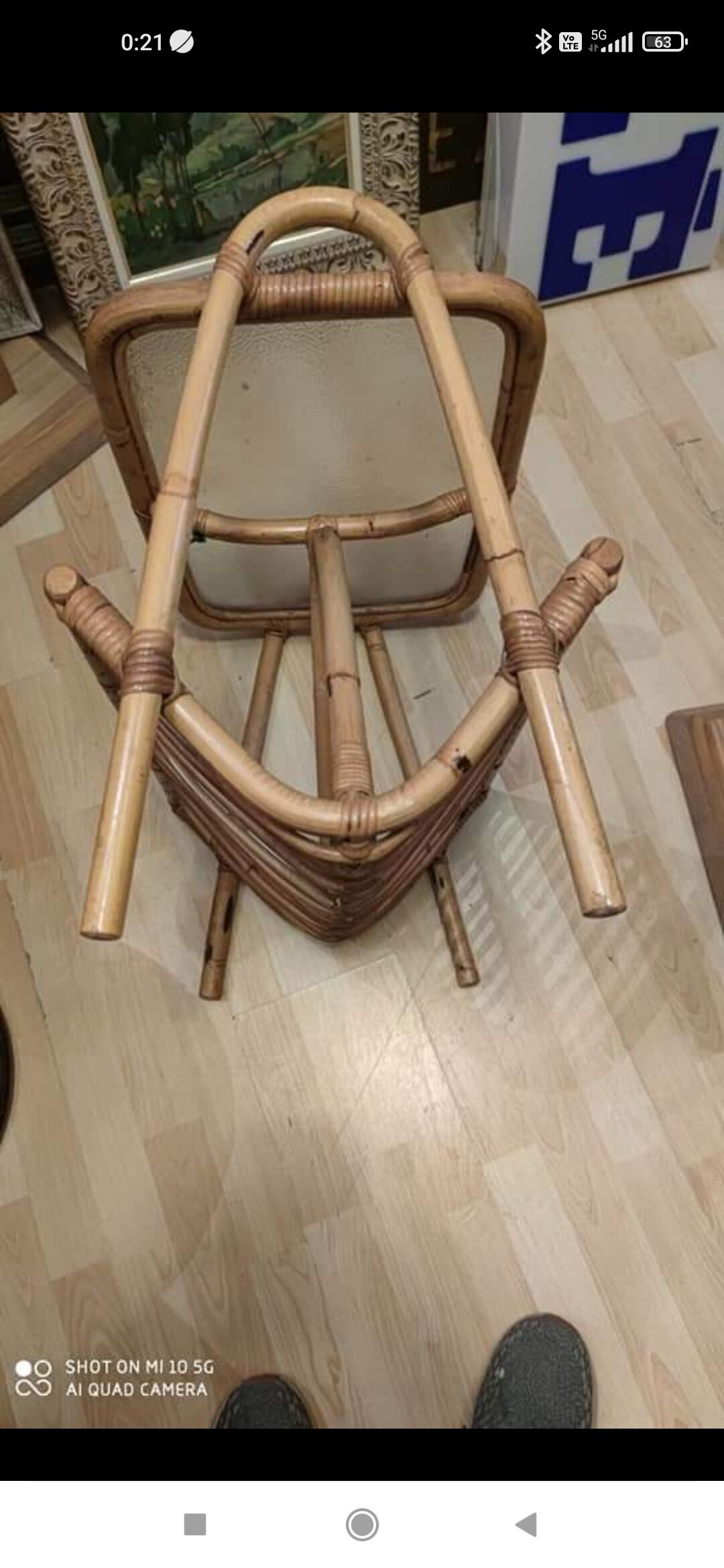 Rattan and frosted glass end table with magazine rack