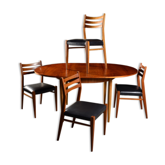 Table extensible et 4 chaises scandinaves