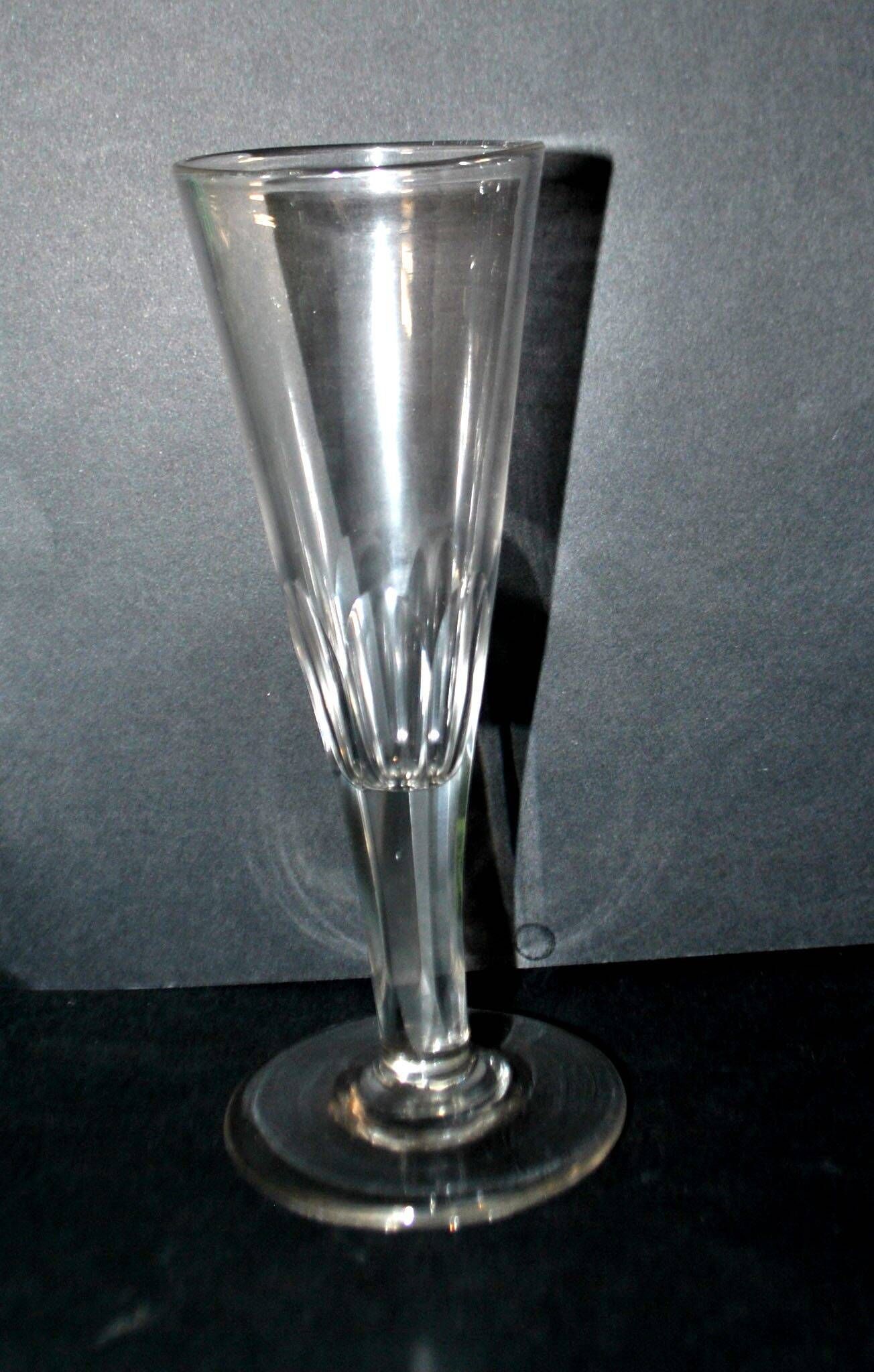 Portieux? Meisenthal? Set of 10 cut glass champagne flutes with flat sides from 1900.