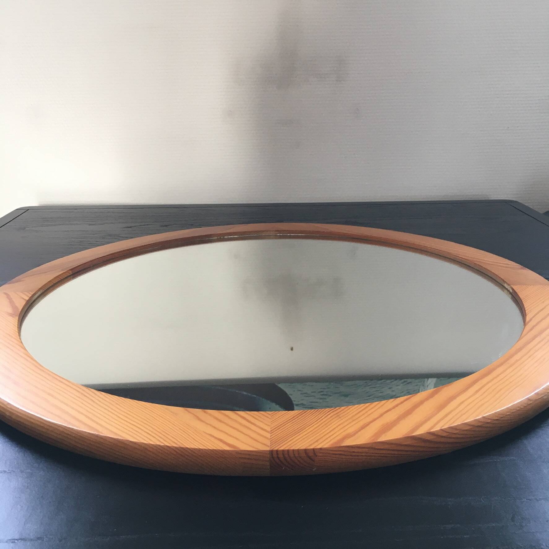 Miroir rond en pin vernis