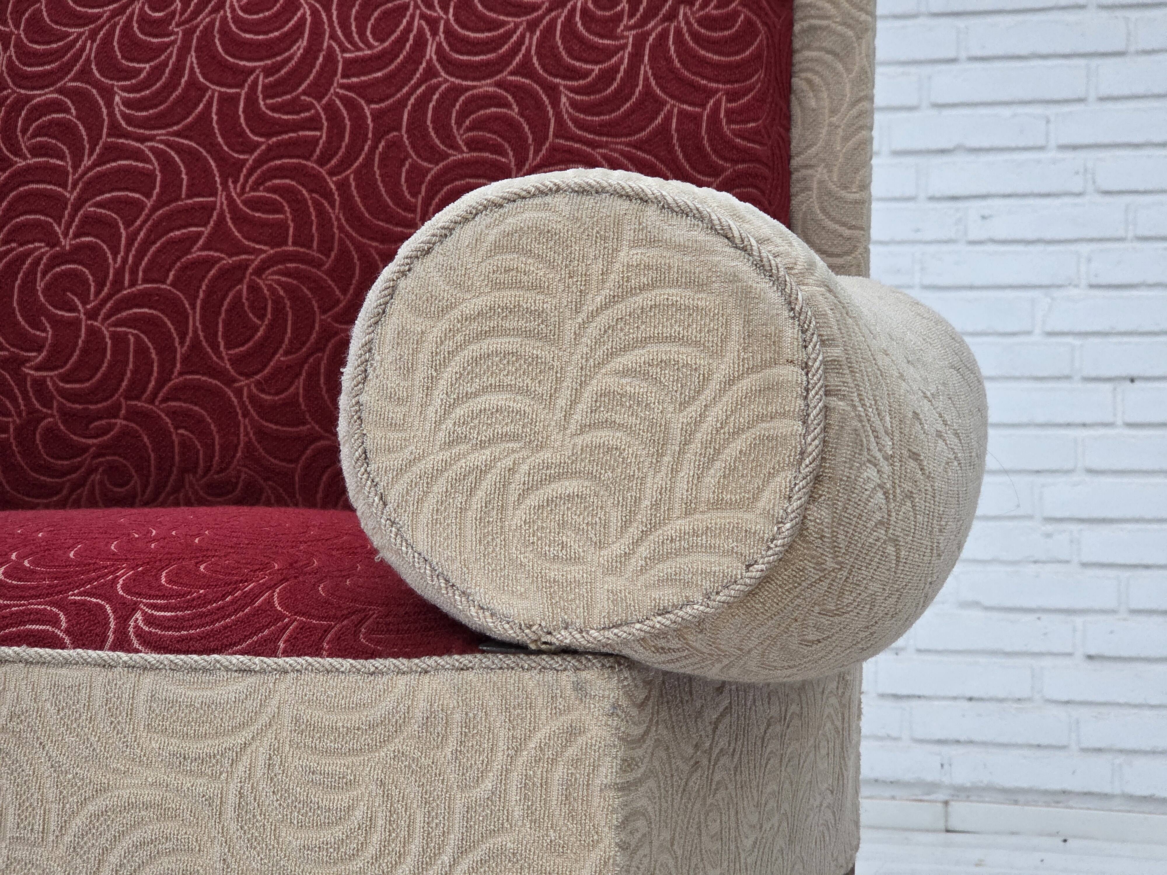 Canapé-lit danois des années 1950, laine d'ameublement rouge/beige, pieds en bois de frêne.