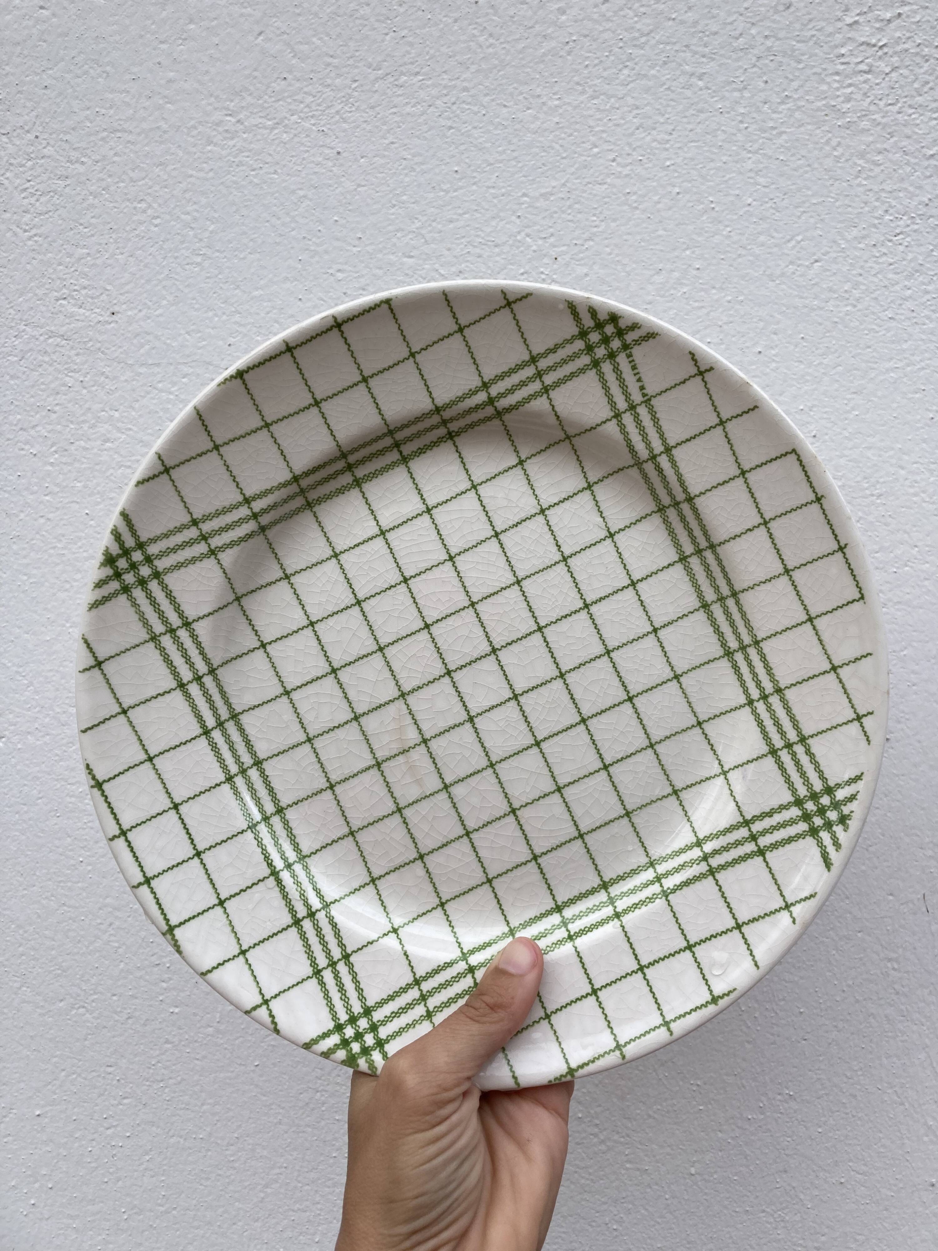 4 flat plates Gien tea towel pattern