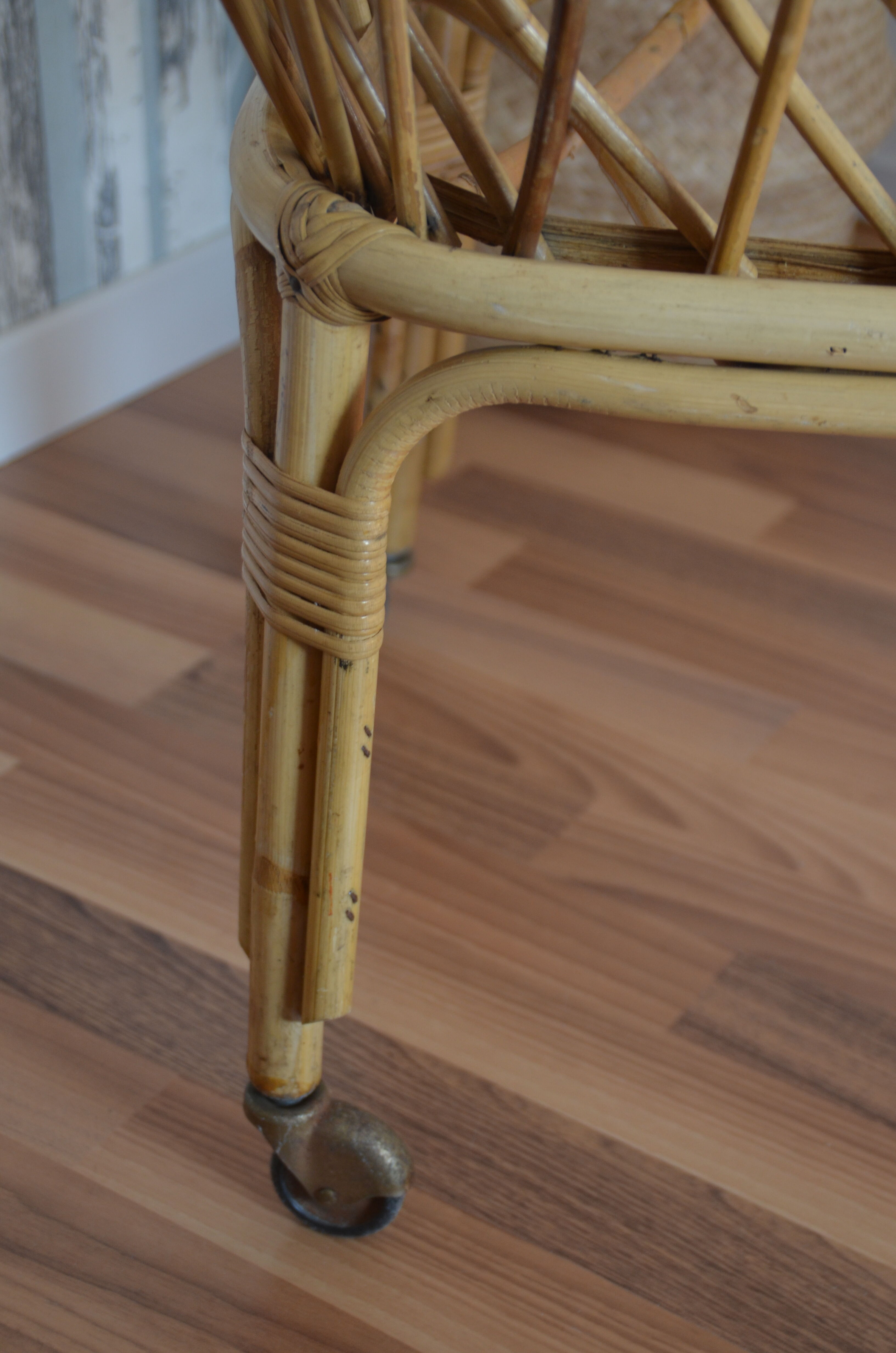 Baby vintage rattan bed