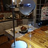 Eyeball desk lamp adjustable and steerable