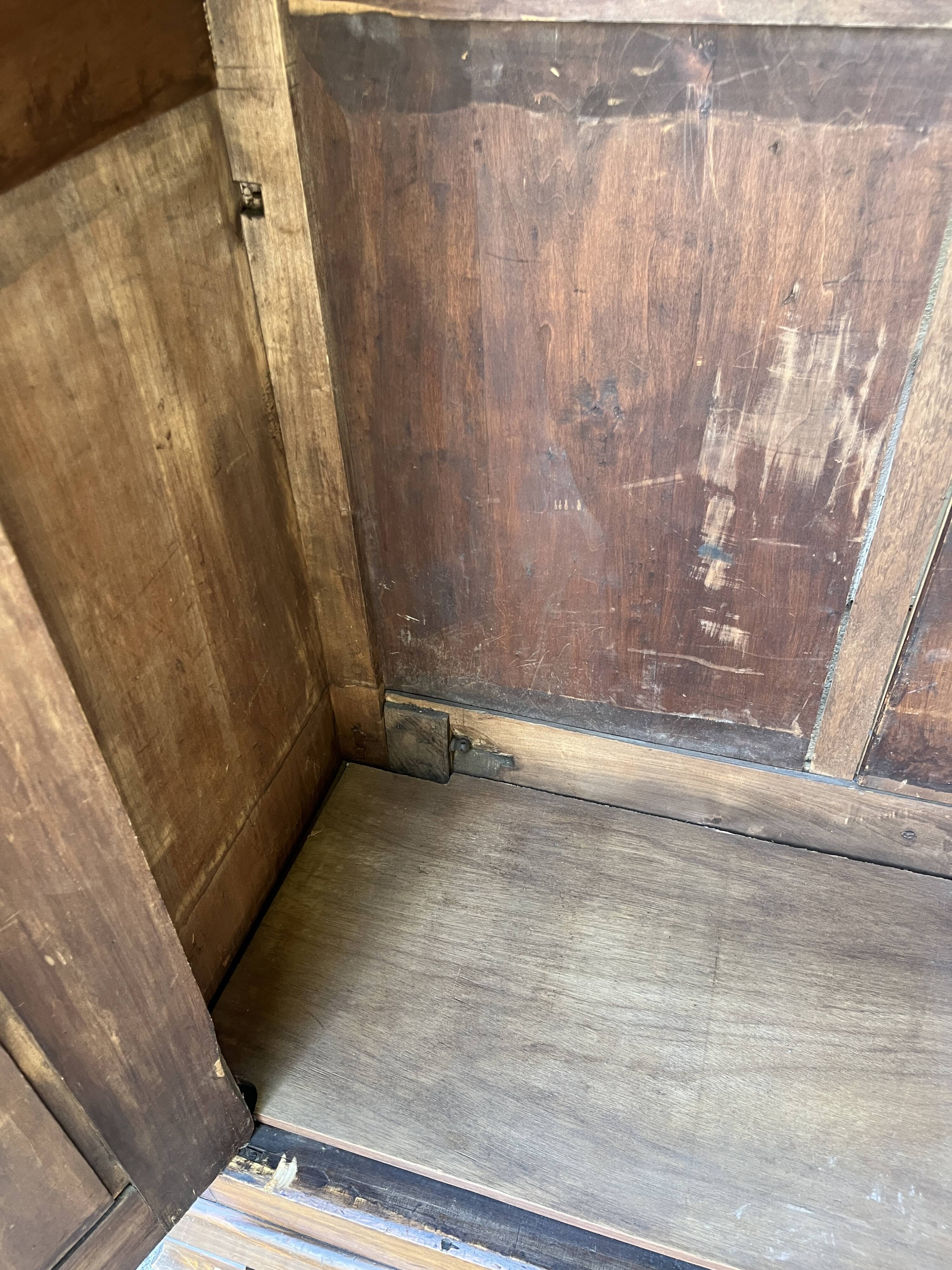 Armoire style Louis Philippe