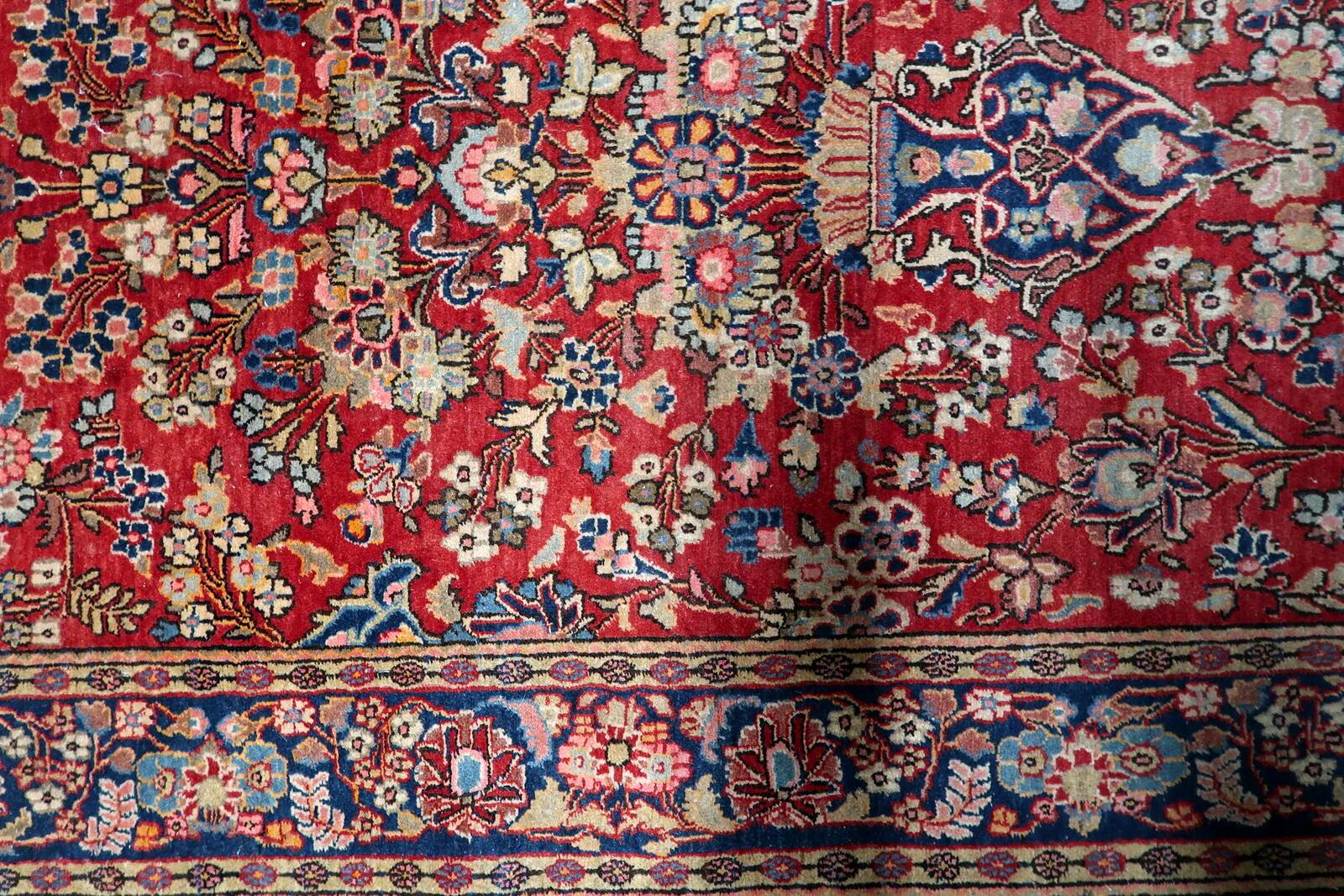 Tapis persan Kashan ancien fait main, 136 cm x 204 cm, années 1910