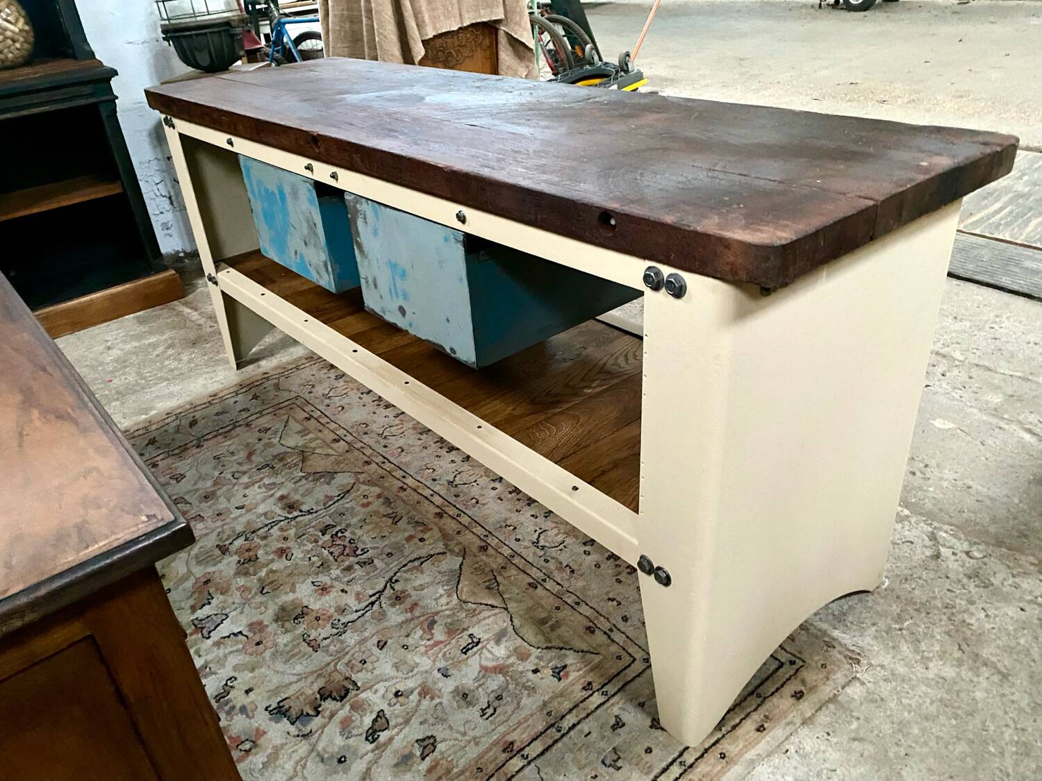 Industrial establishment Air Force Central island workbench