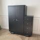 Armoire asymétrique peinte en noir
