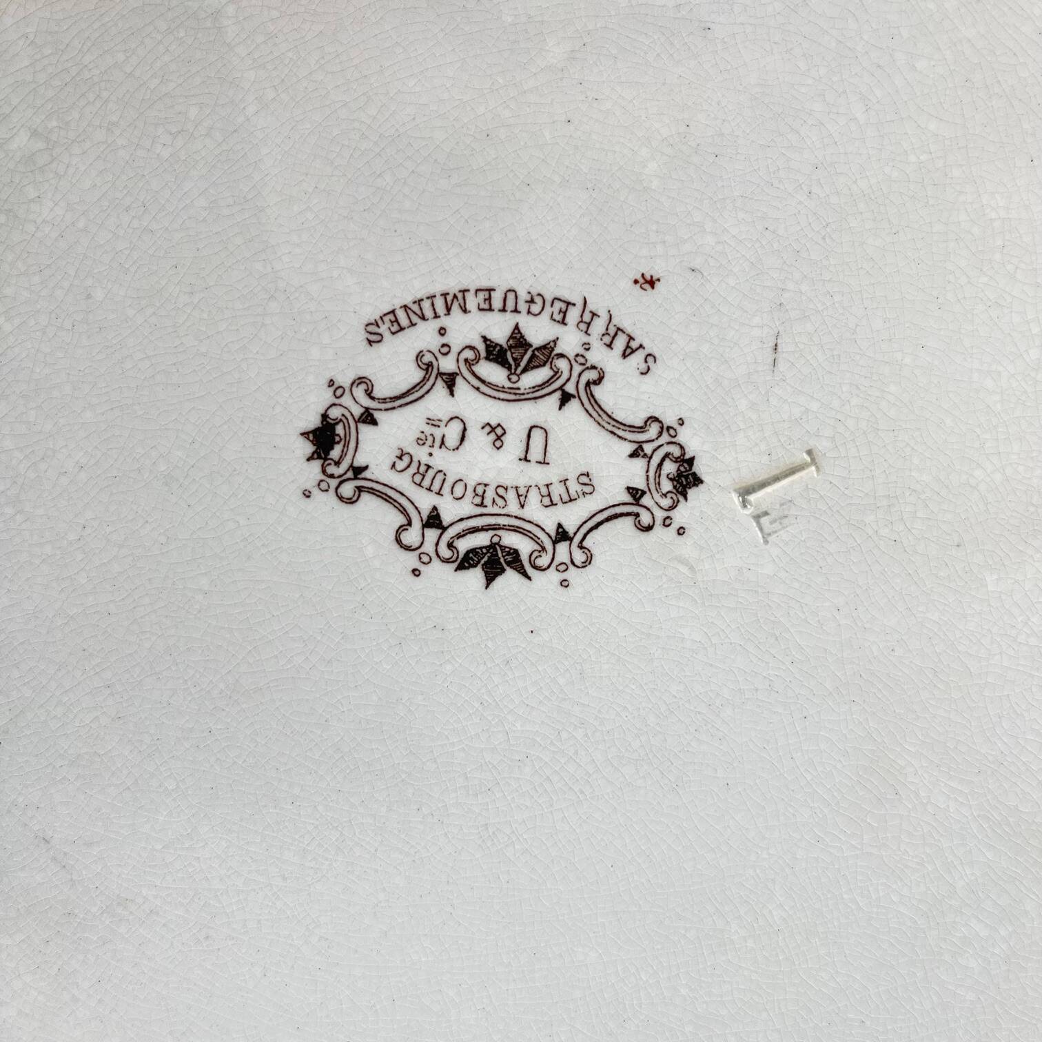 Large round patinated dish, Strasbourg model, Sarreguemines, 1880-1918