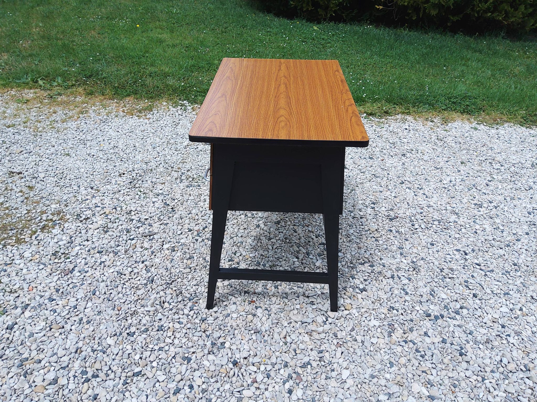 Compass leg desk