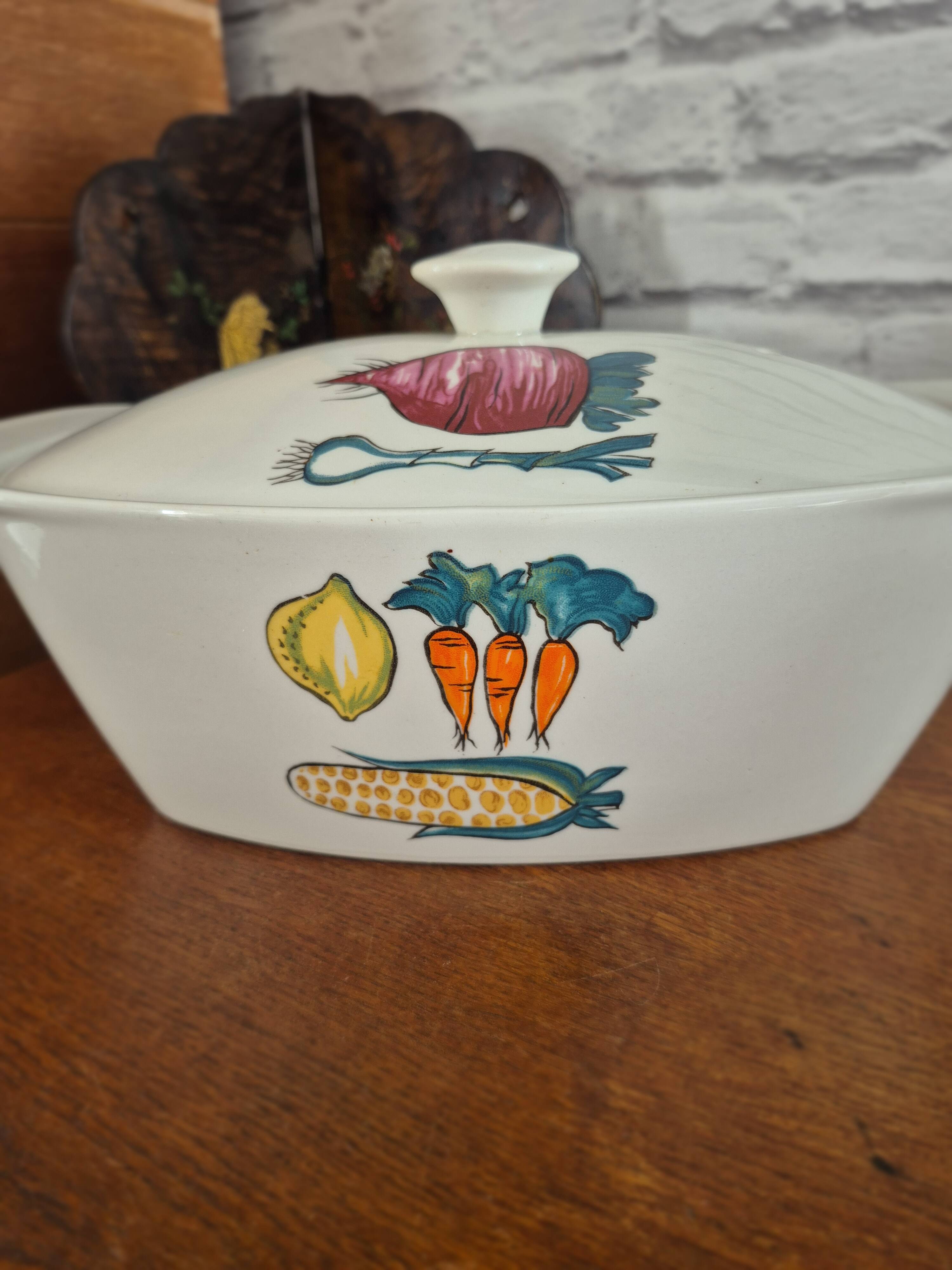 Ceramic soup tureen