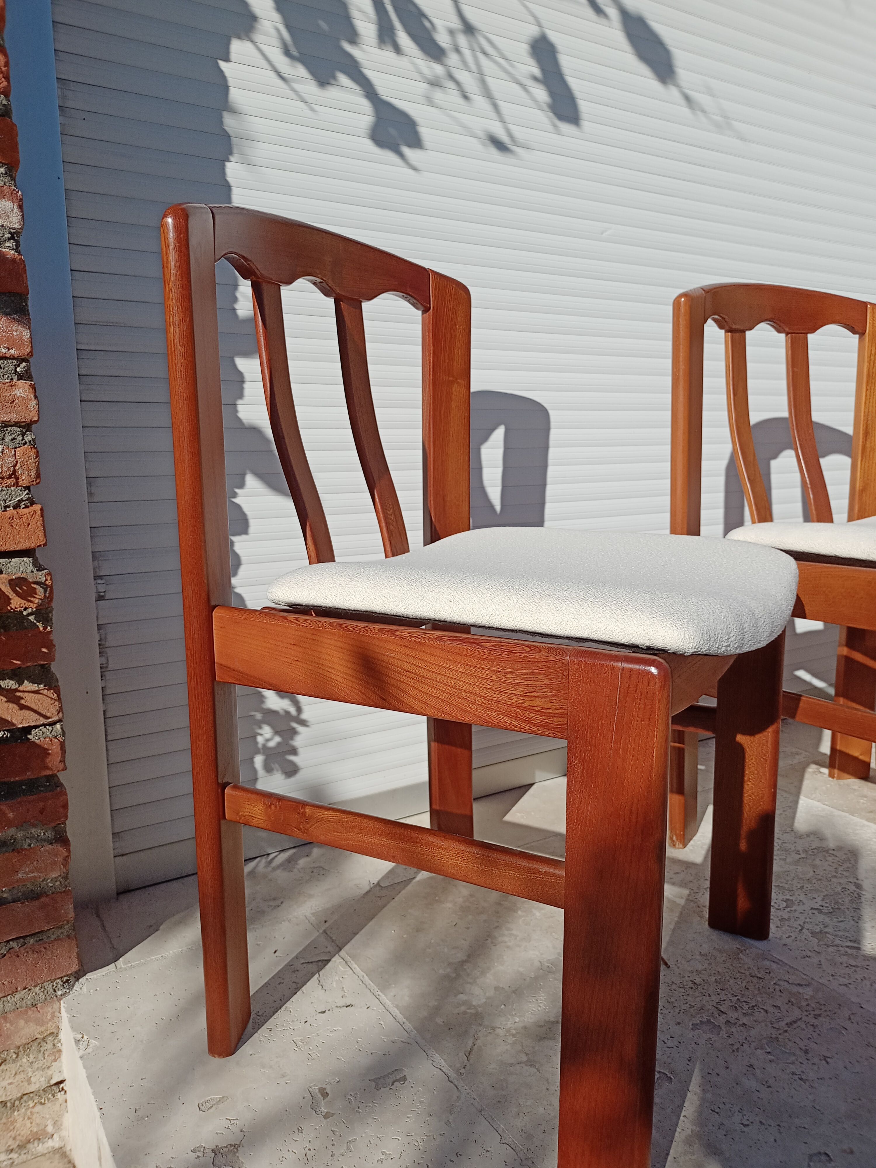4 Chaises design Scandinave tissu bouclettes