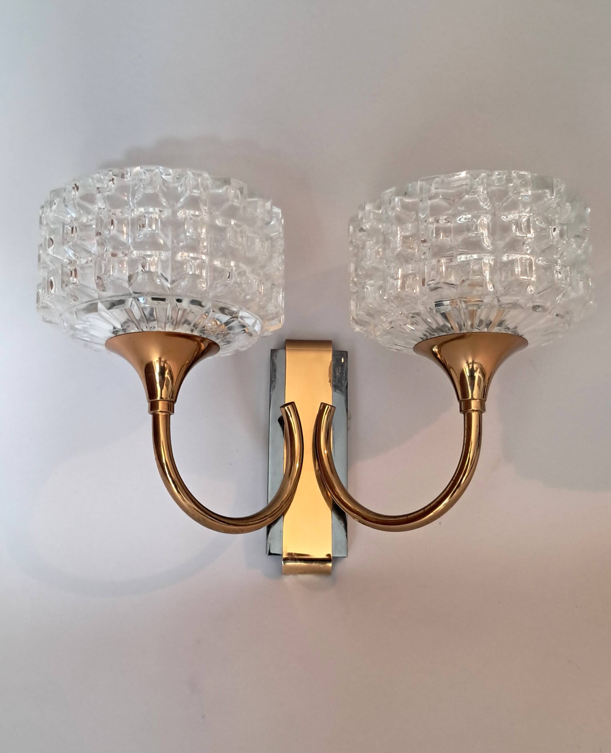 Pair of two-light wall sconces in gilded brass and blue from the 1950s.