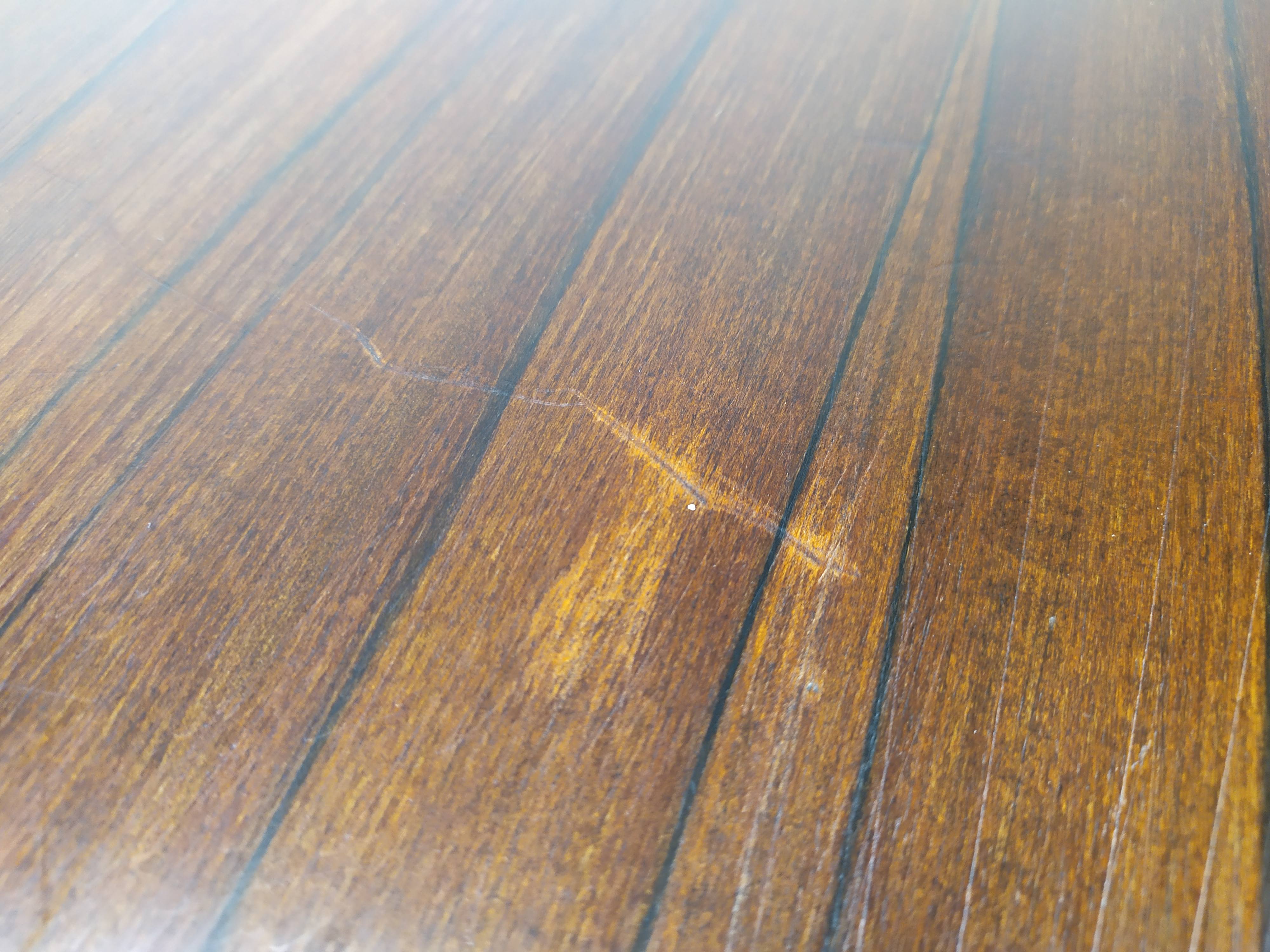 Scandinavian extendable table