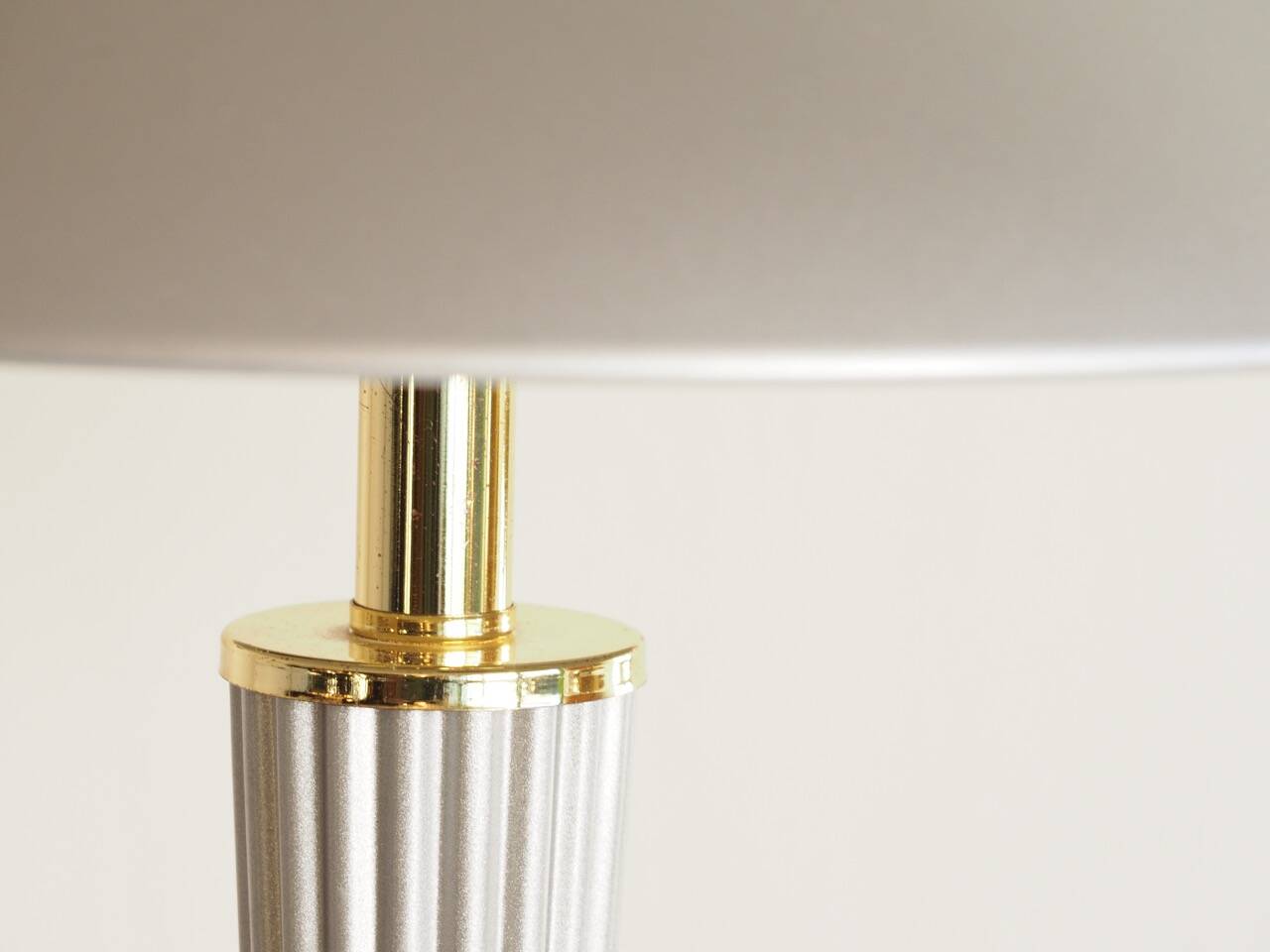 Pearl gray touch mushroom lamp