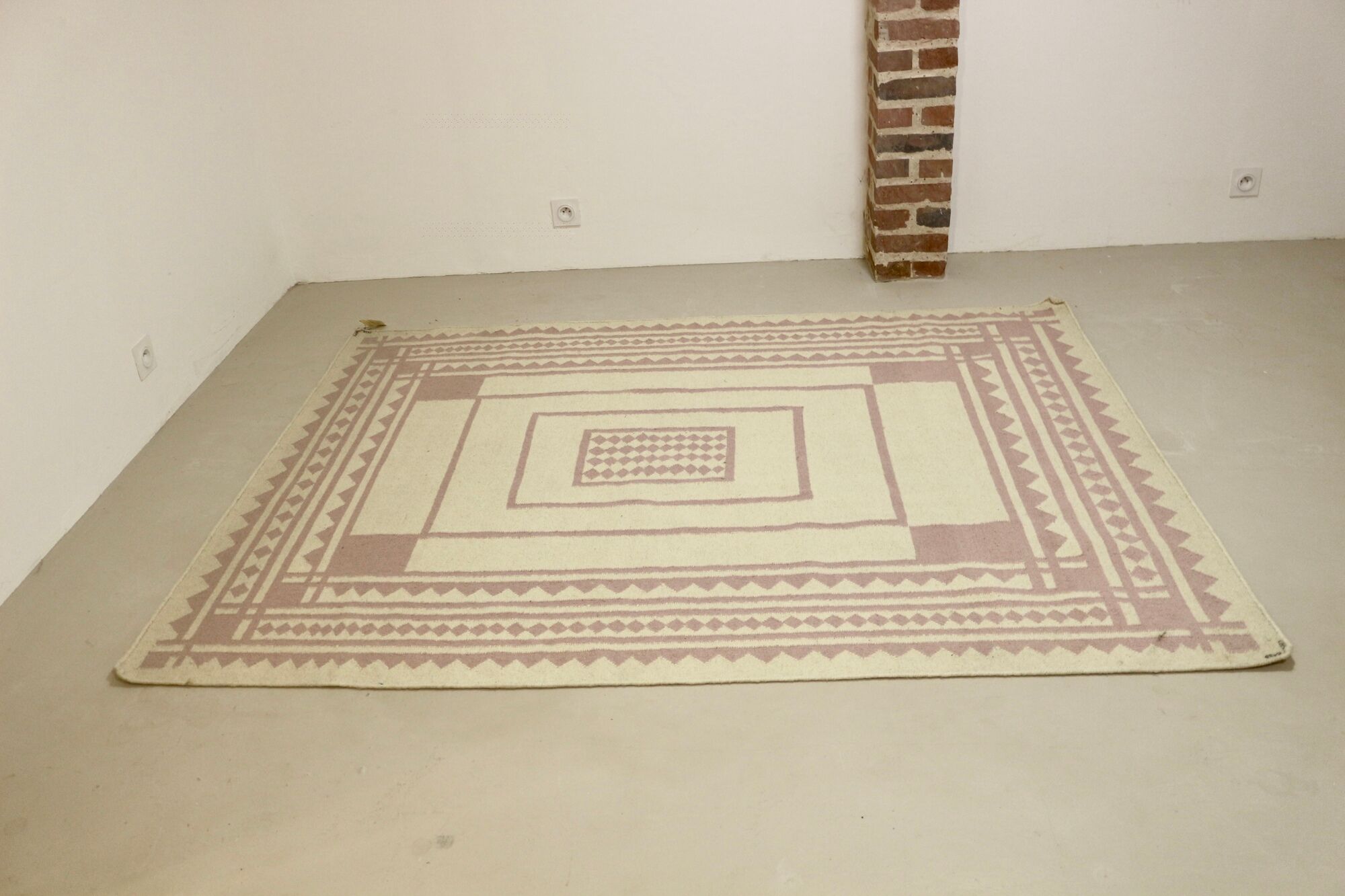 Carpet geometric design pastel colors pink and off-white year 70/80.