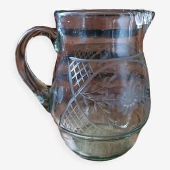 Pitcher in smoked chiseled glass