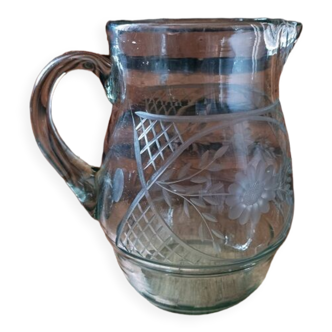 Pitcher in smoked chiseled glass