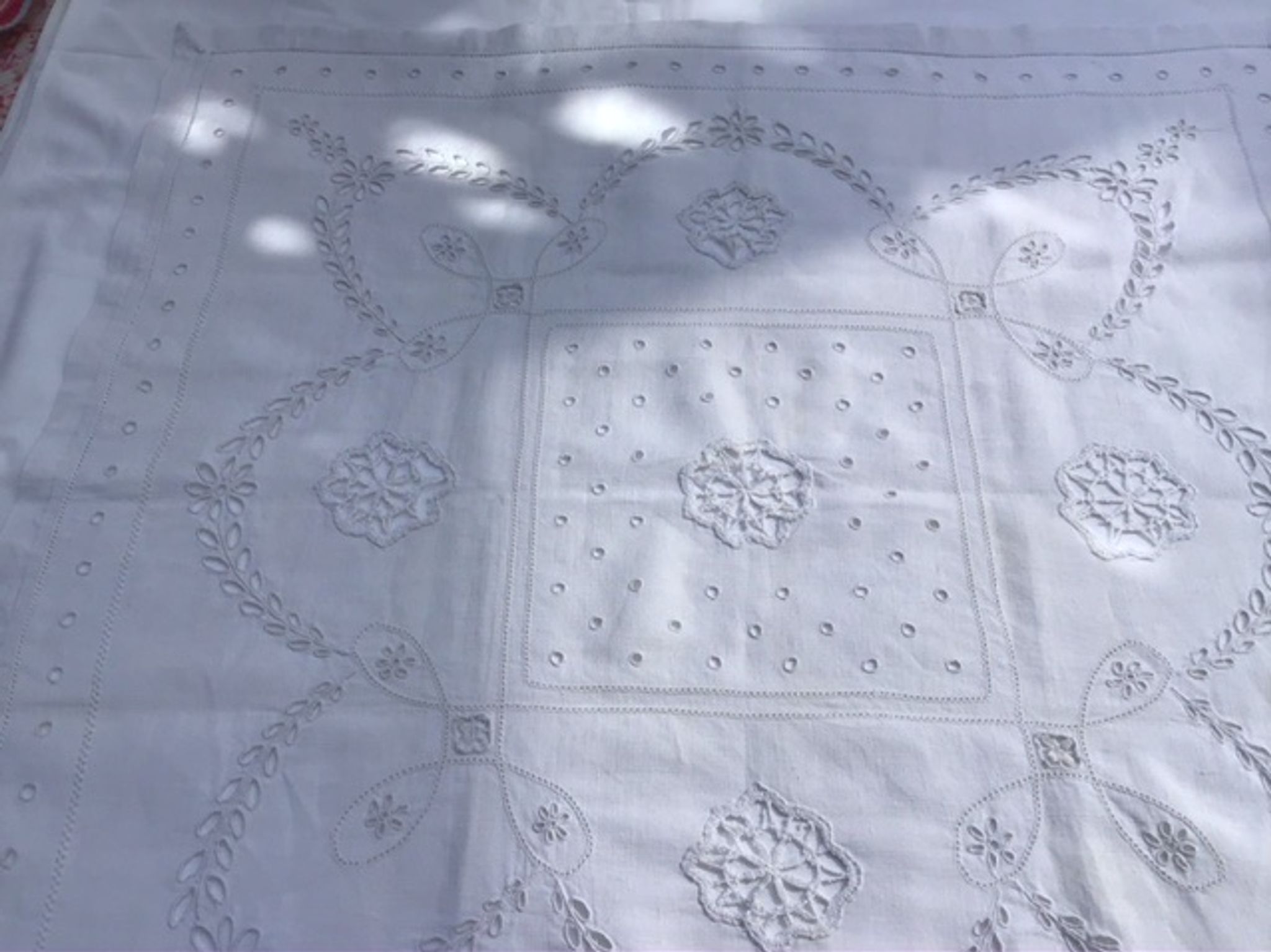 Linen table centre