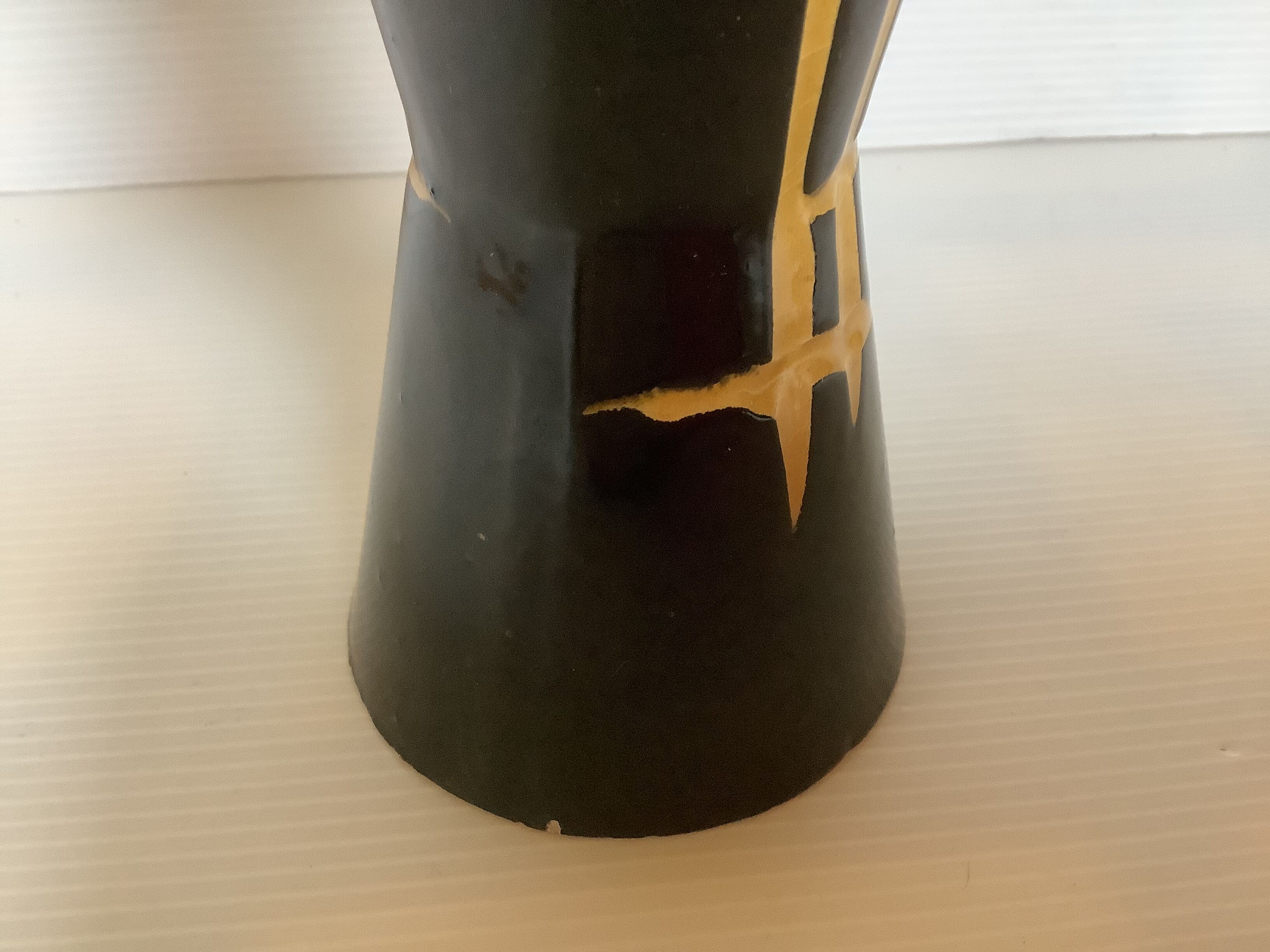 Foreign ceramic diabolo vase