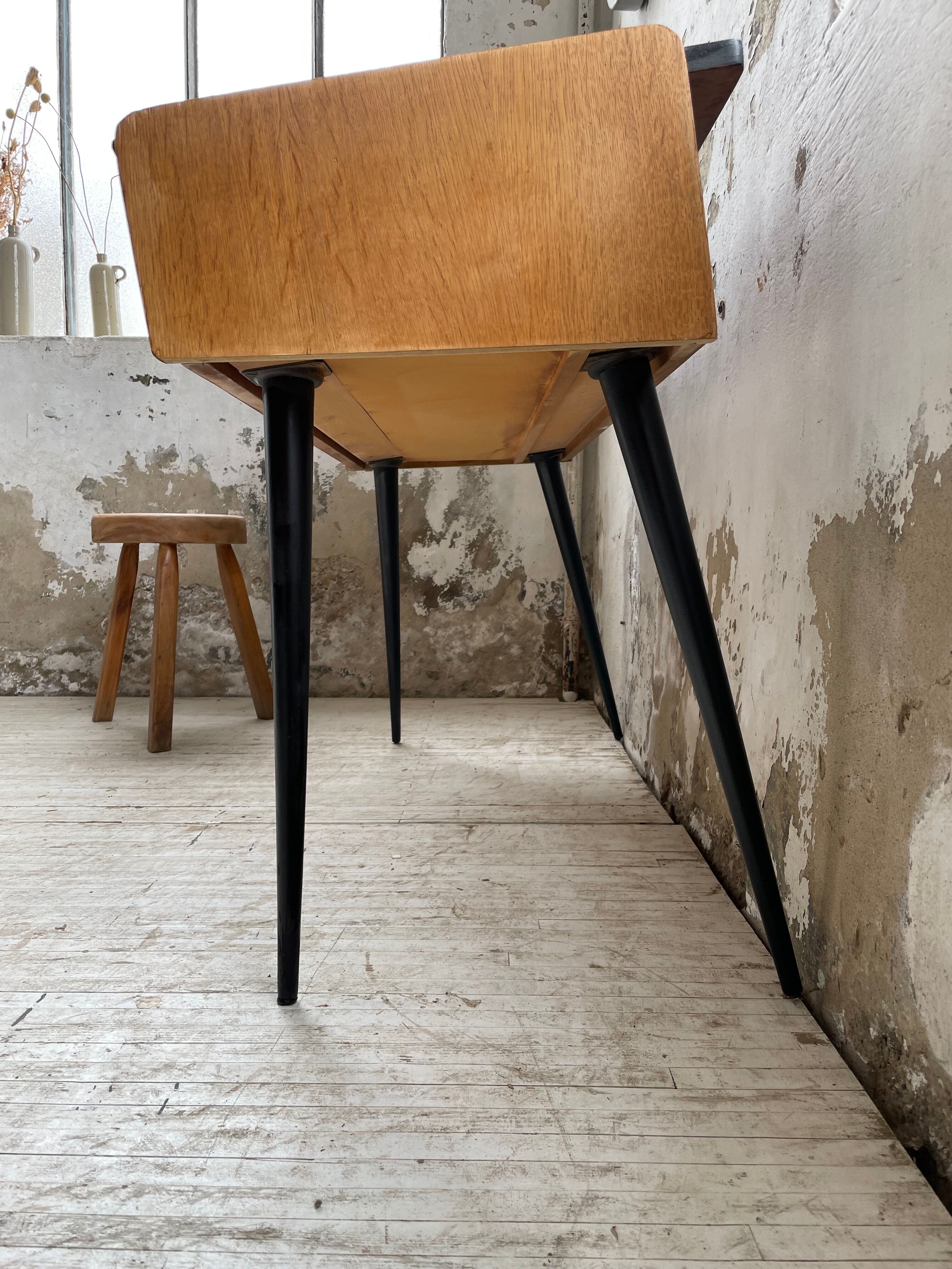 Console desktop feet compass 60s