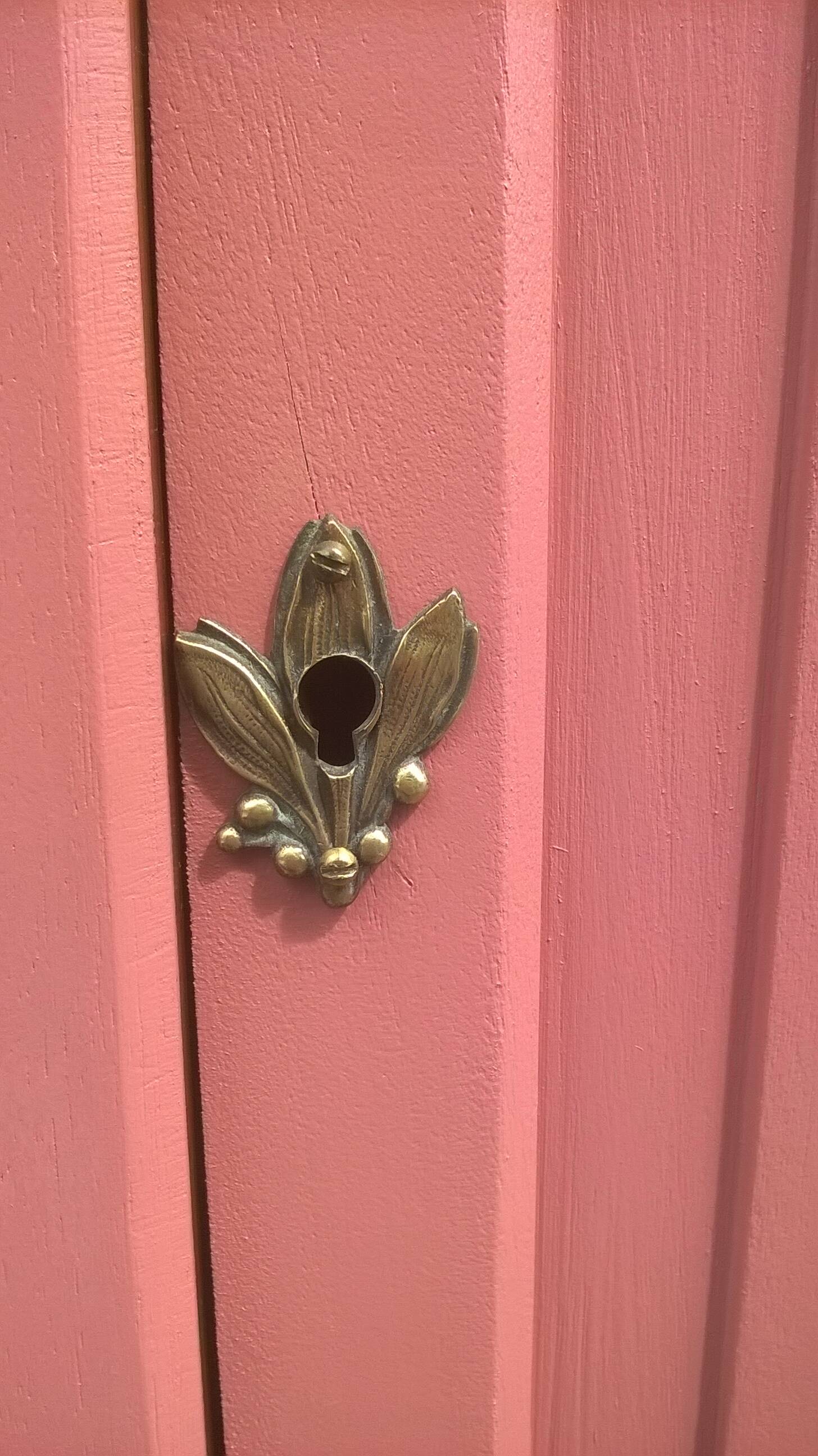 Parisian hotel wardrobe year 1900