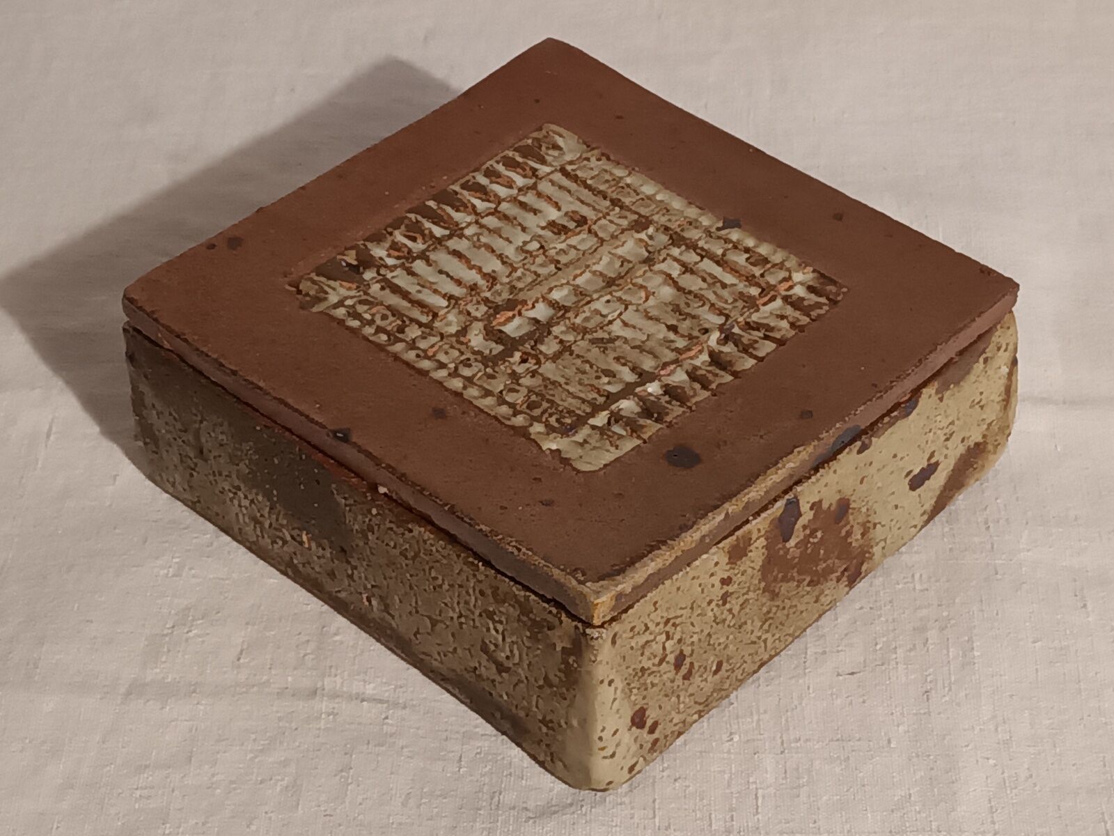 Sandstone box Barbara Delfosse, La Borne