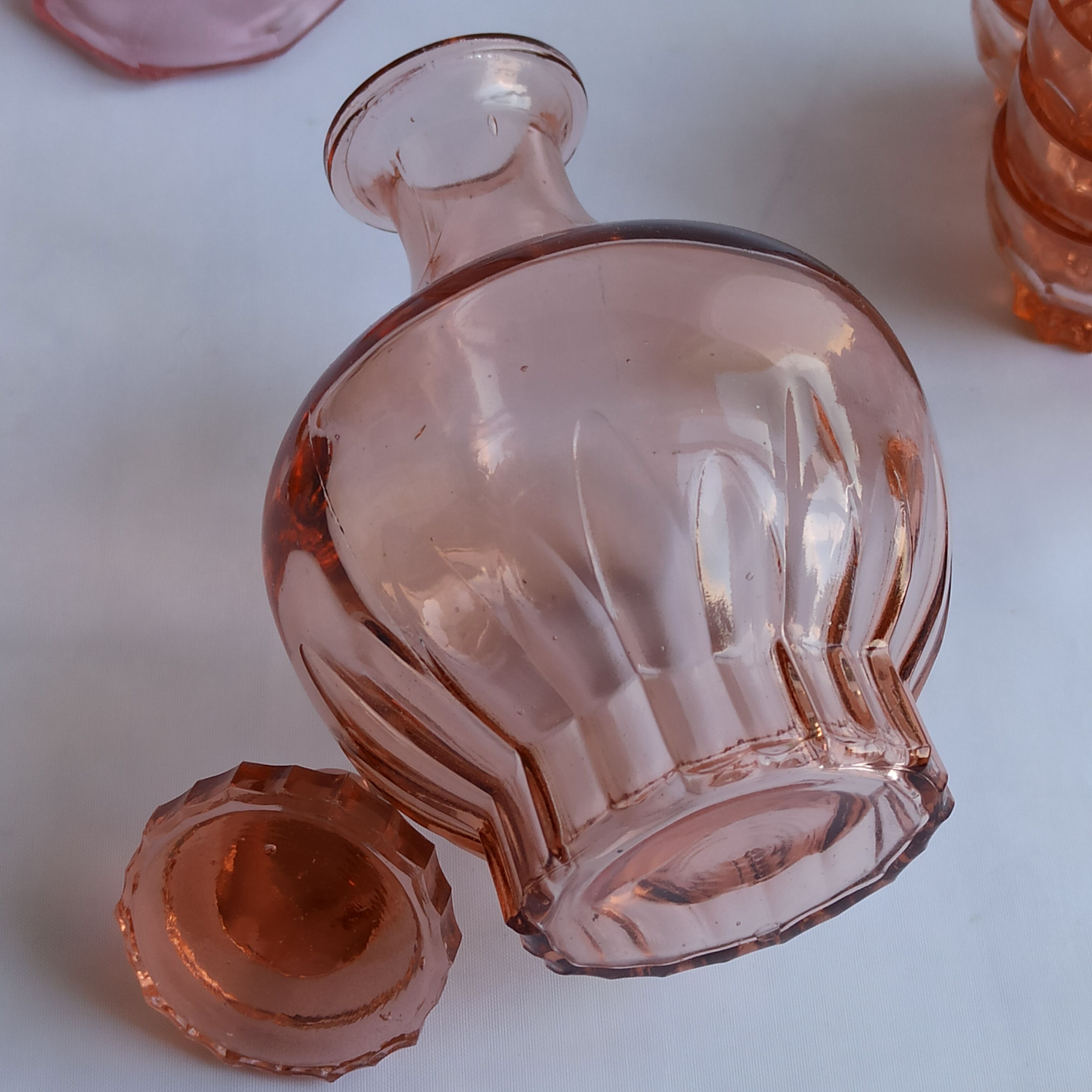 Carafe verre rose style art déco 14 cm
