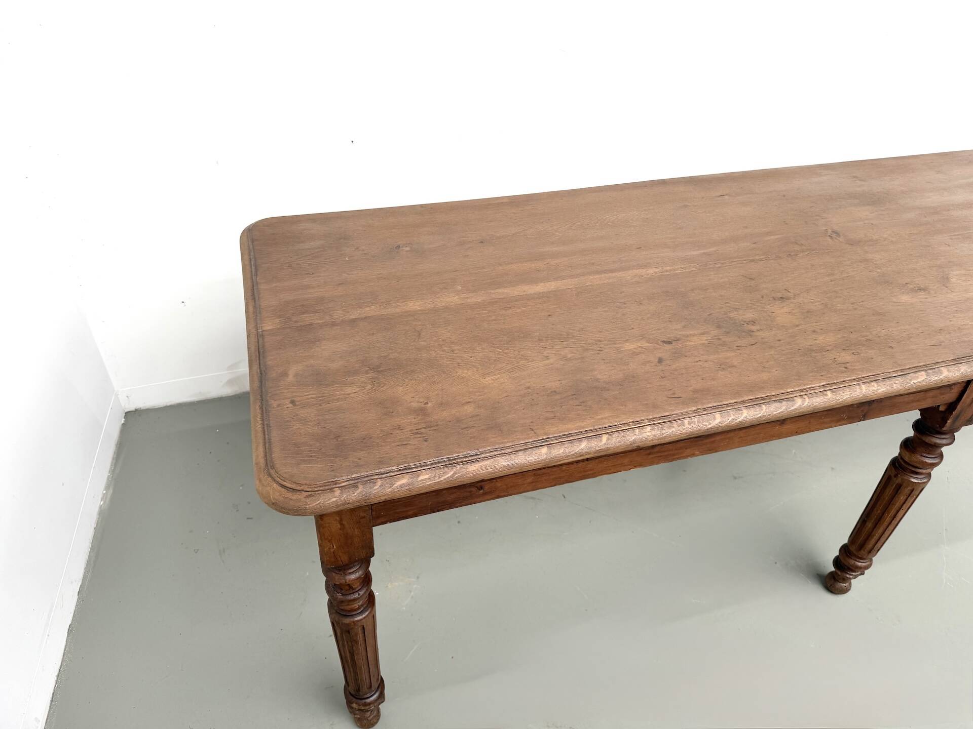 Table en chêne massif à 6 pieds tournés (1900)