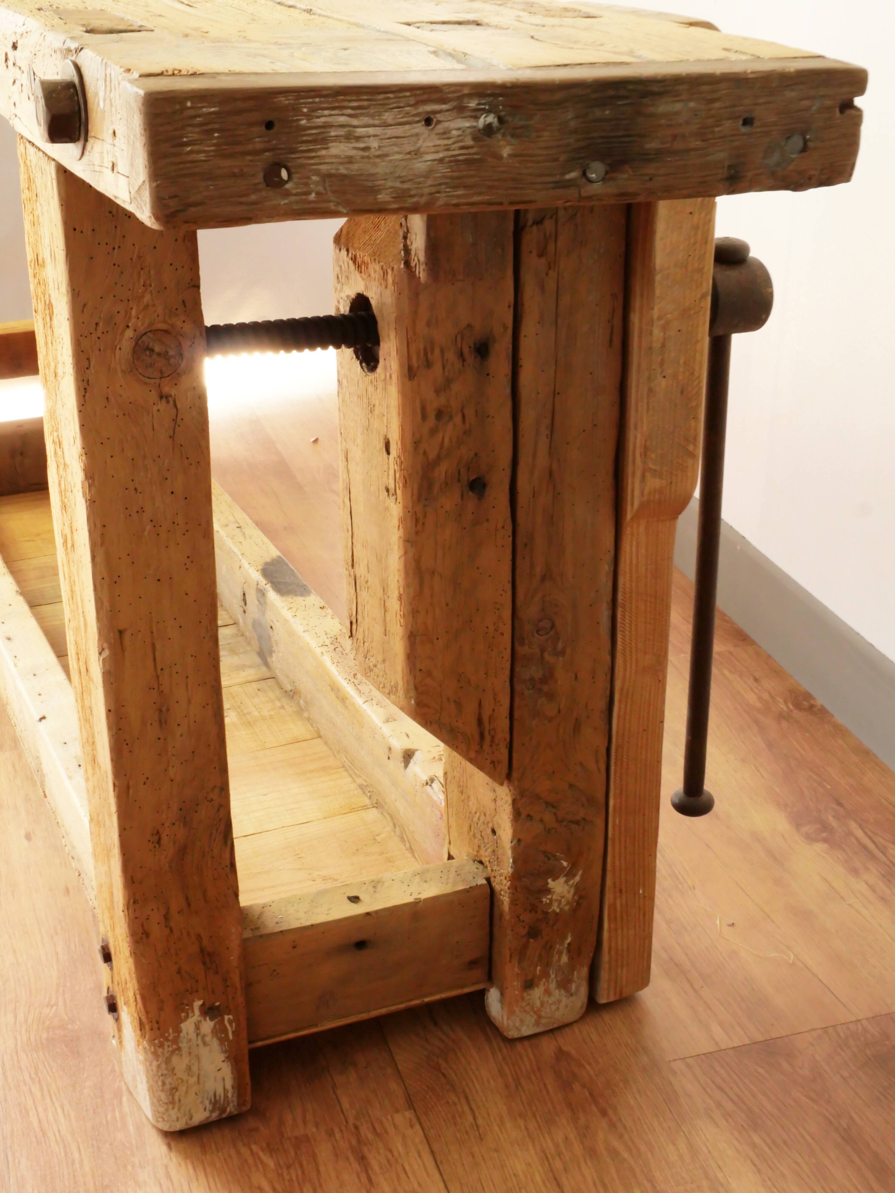 Wood carpenter's establishment