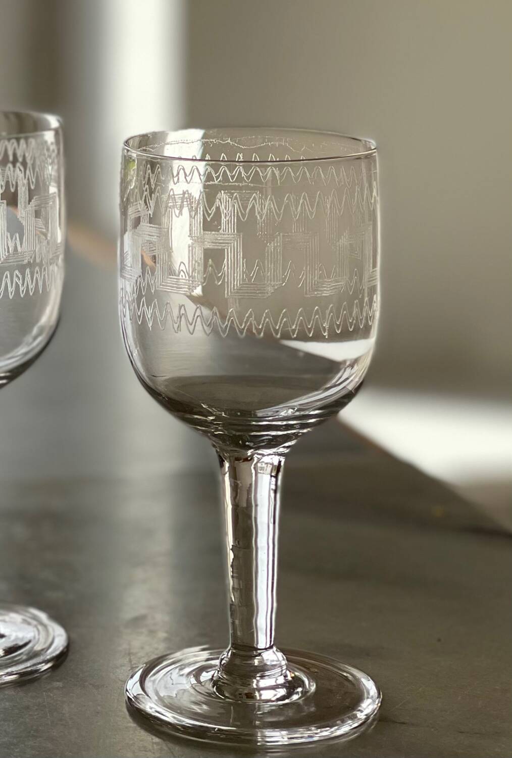 8 verres à vin sur pieds
