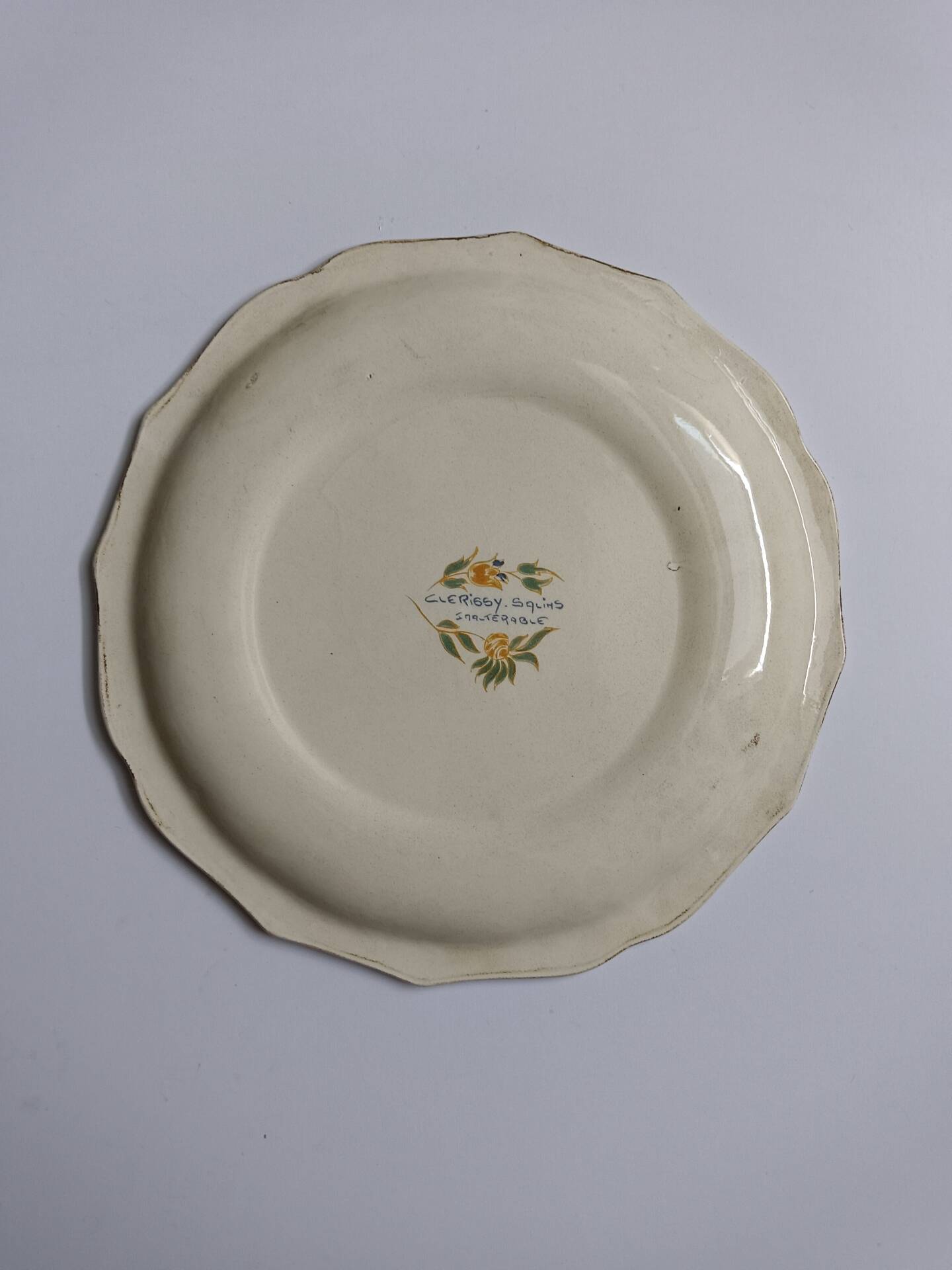 Decorative plate signed Clerissy Salins