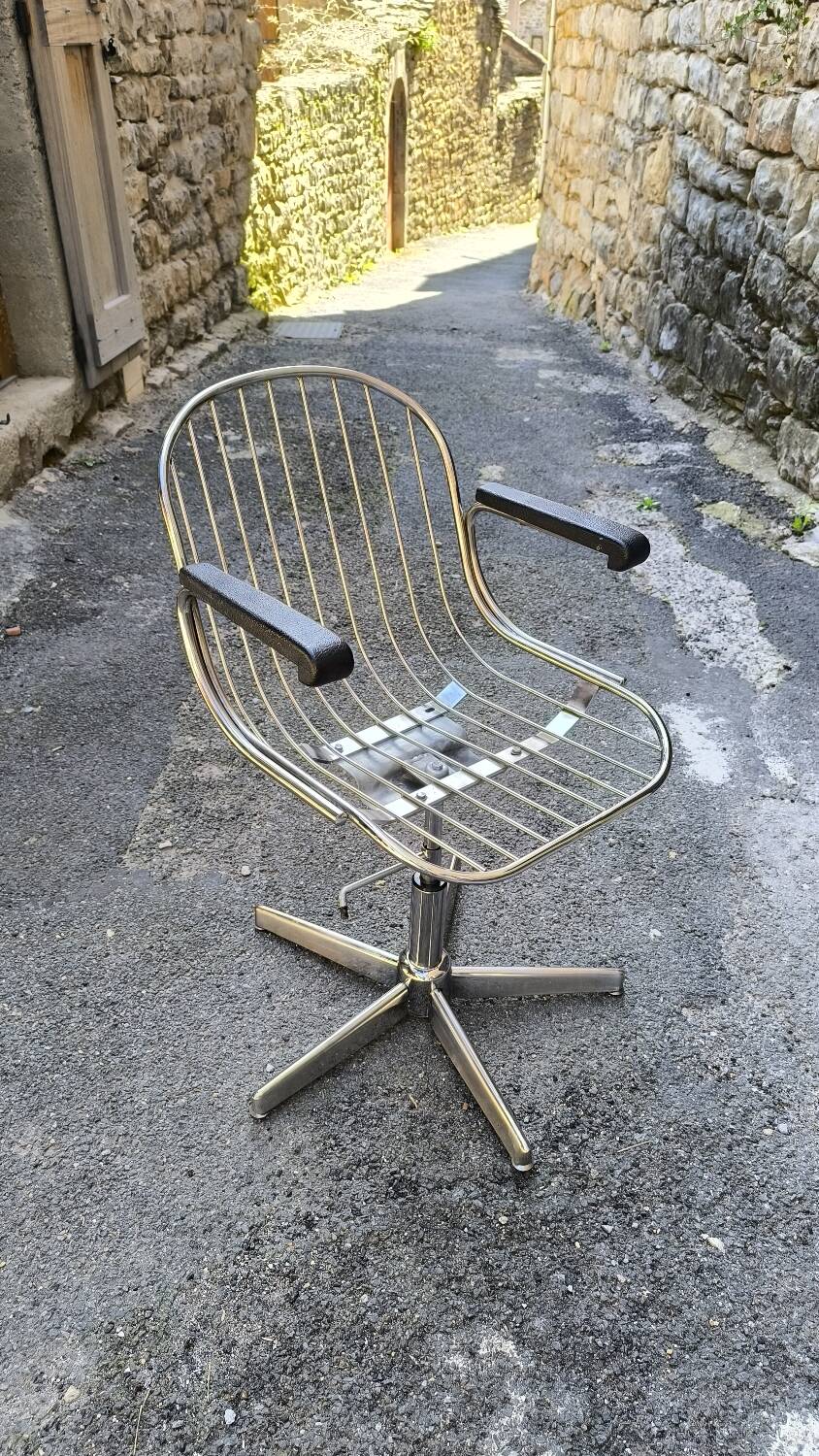 Fauteuil en métal chromé