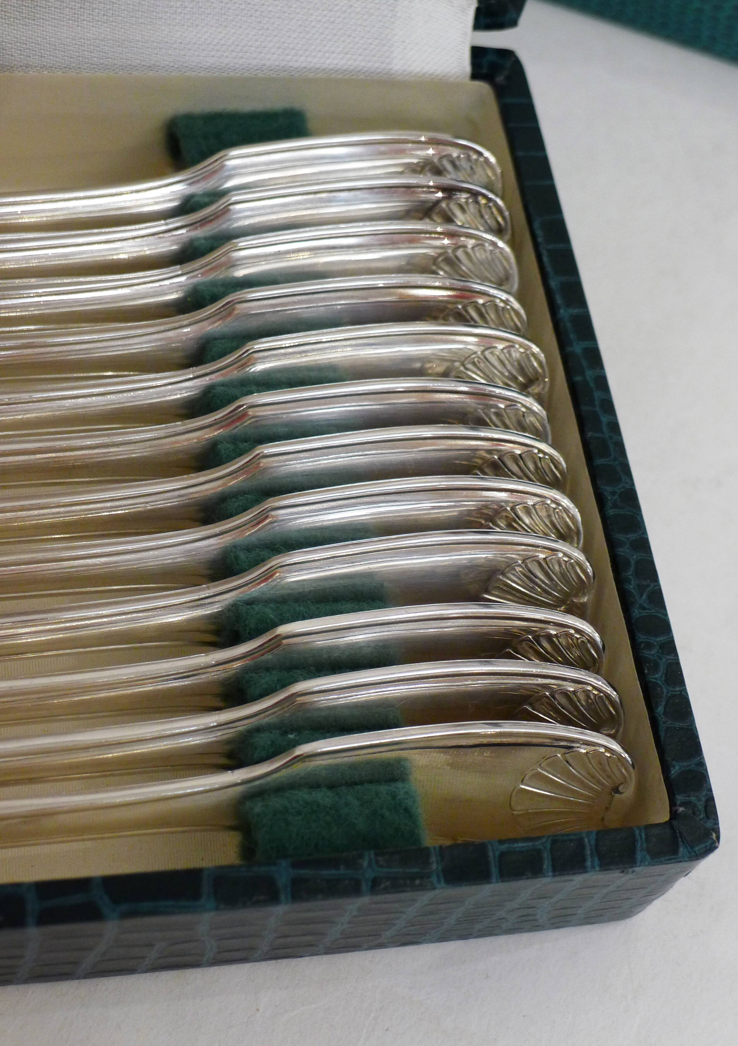 Cutlery set 36 pieces silver metal