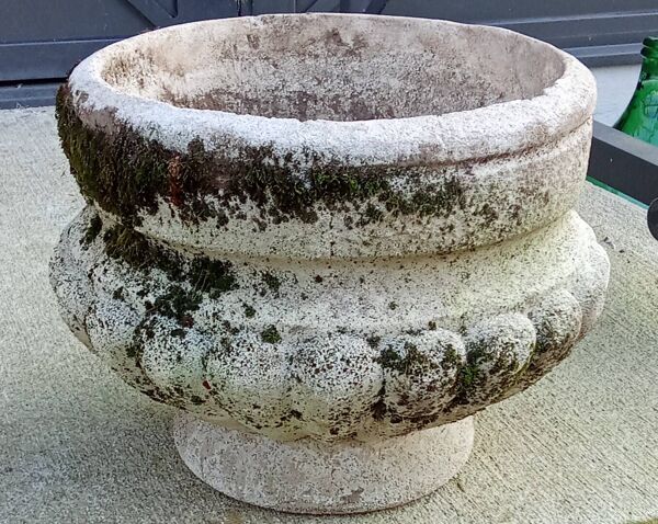 Ancien vase Médicis jardinière pierre