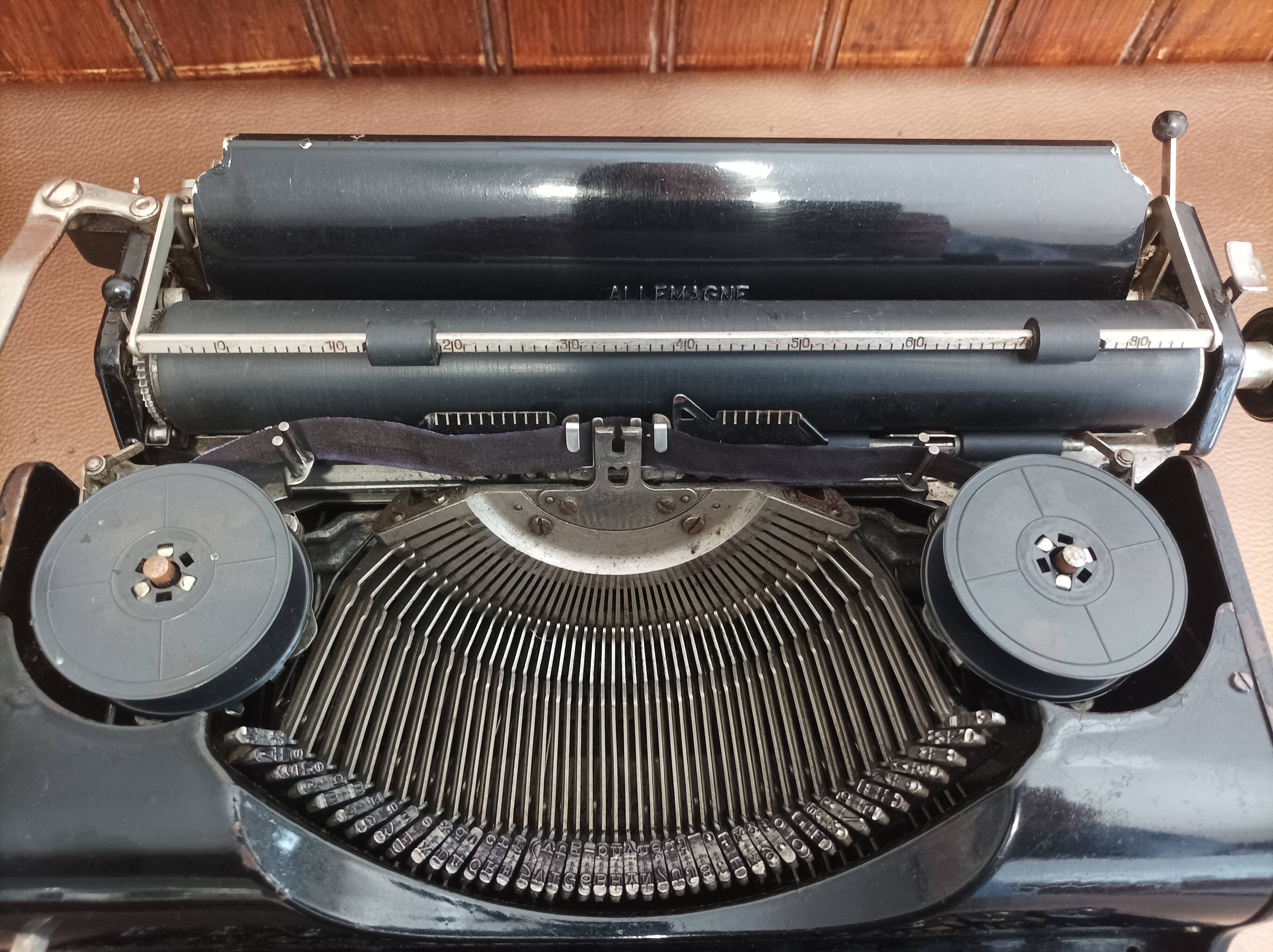 Typewriter old olympia simplex 30s