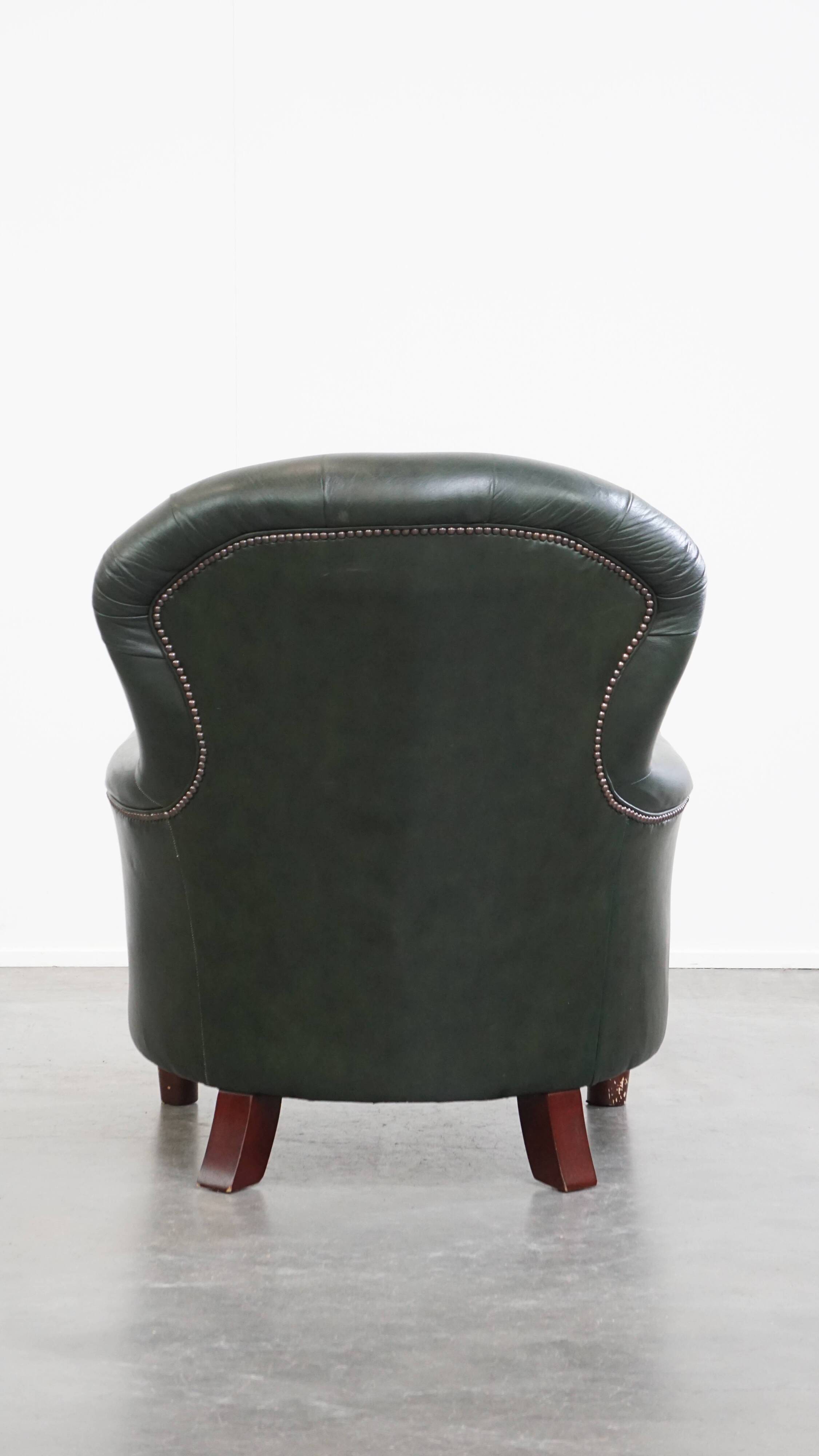 Fauteuil Chesterfield en cuir de vachette vert de style anglais