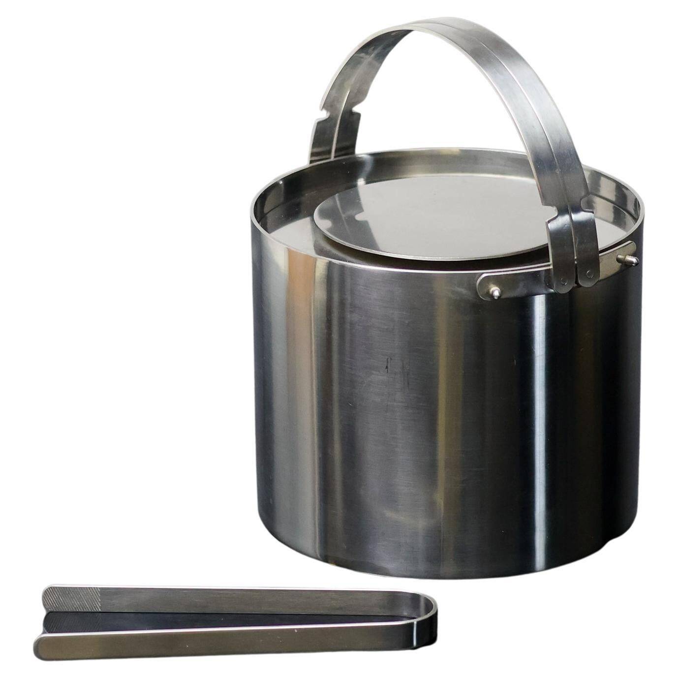 Seau à glace Cylinda en acier inoxydable avec pince par Arne Jacobsen pour Stelton, 1970