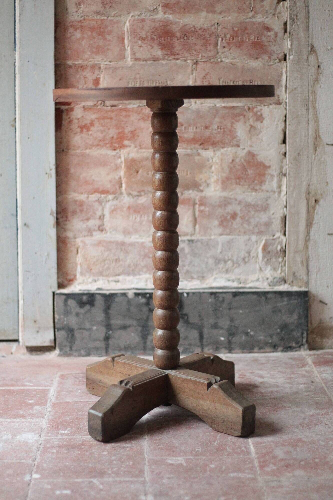 Table d'appoint, guéridon en bois, pied perlé