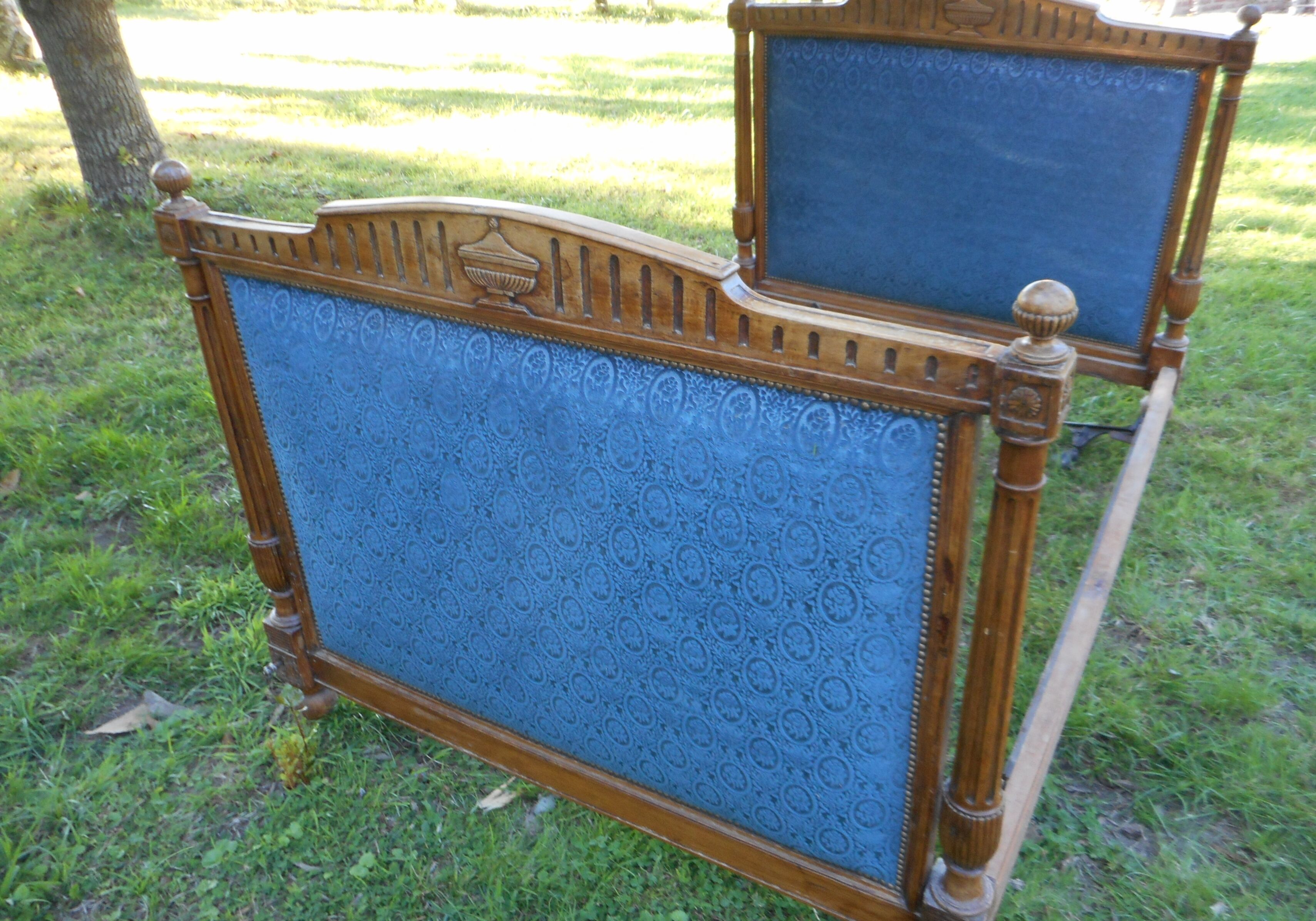 Bed time Louis XVI velvet blue stamp frame