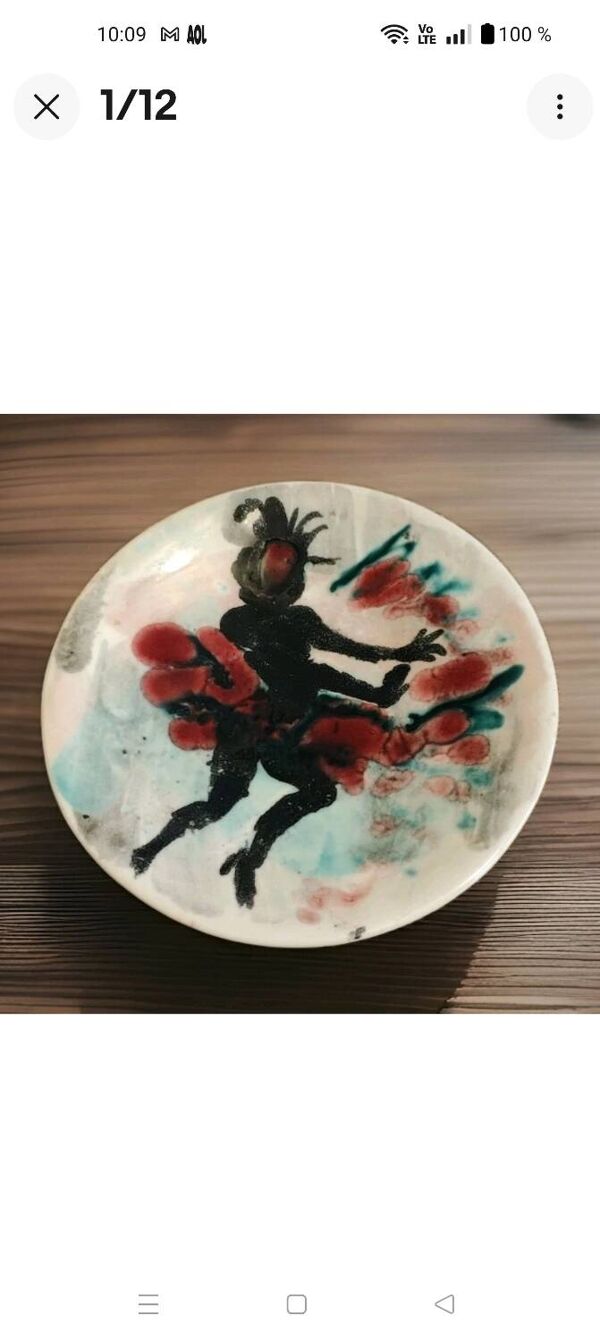 Assiette en céramique signée bèly ''femme qui danse''no2