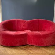 Two-seater pumpkin canapé by Pierre Paulin in red, very good condition.
