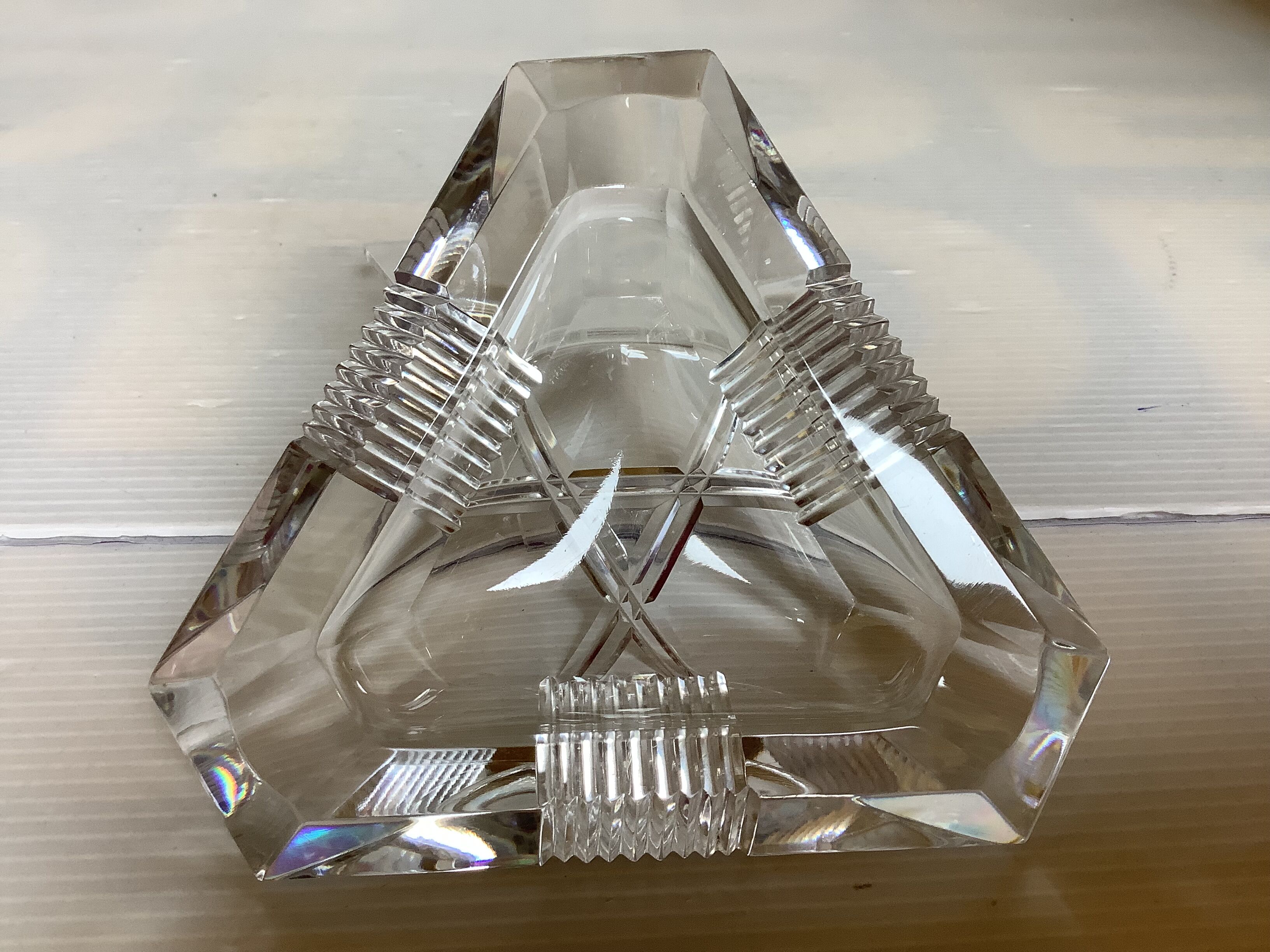 Triangular ashtray and pocket tray