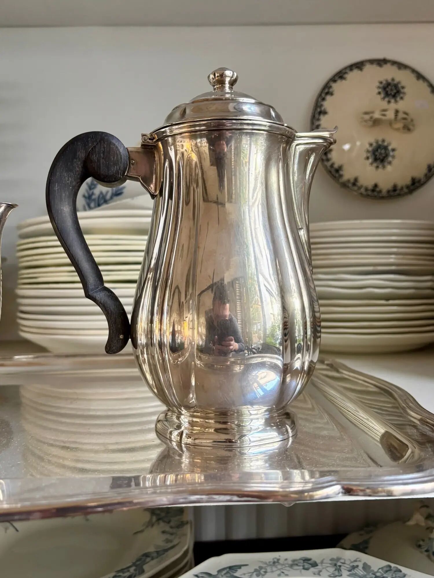 Ercuis 5-piece tea and coffee service in silver-plated metal.