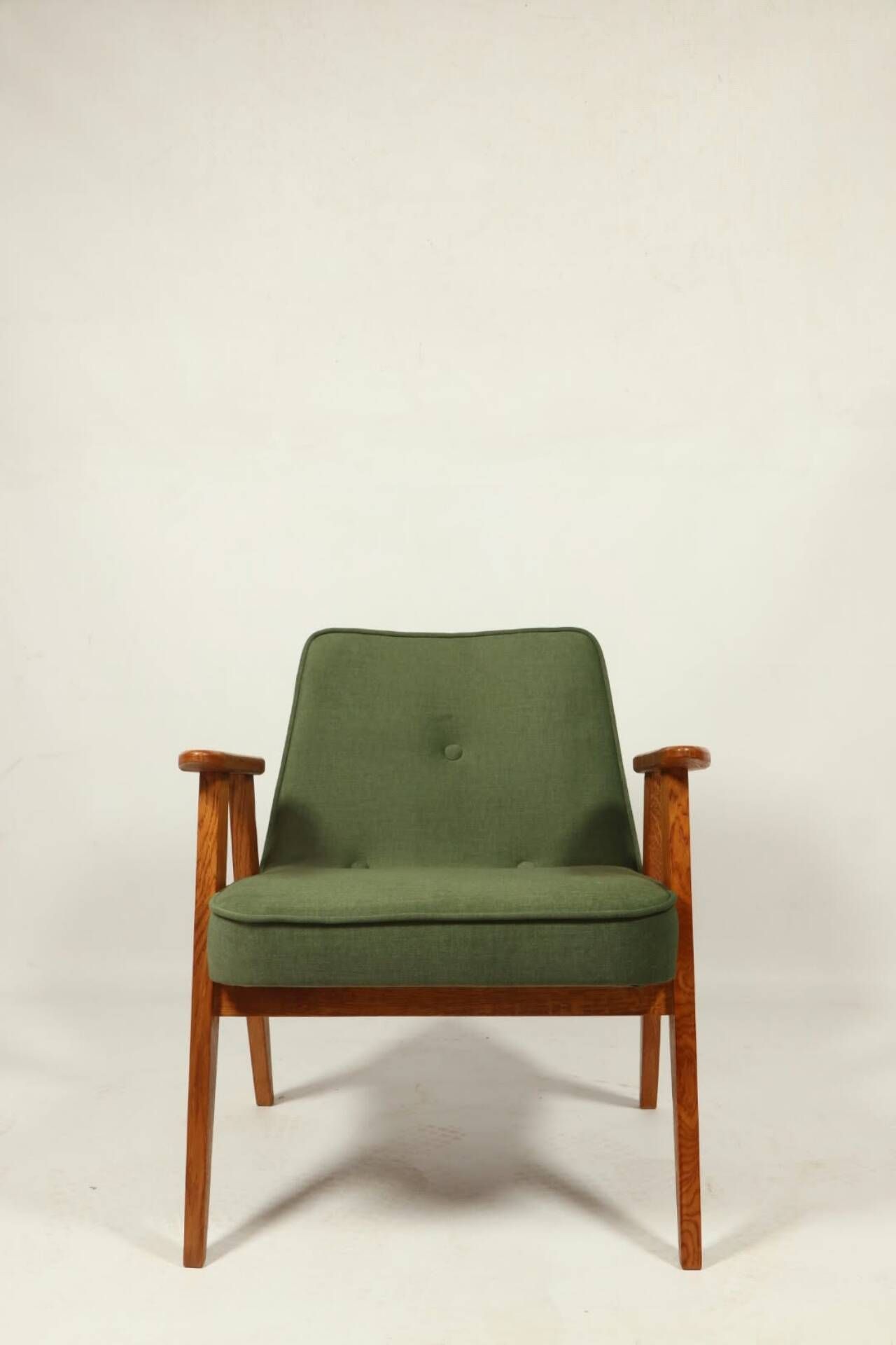 Fauteuil vintage vert mousse, bois de chêne, entièrement restauré