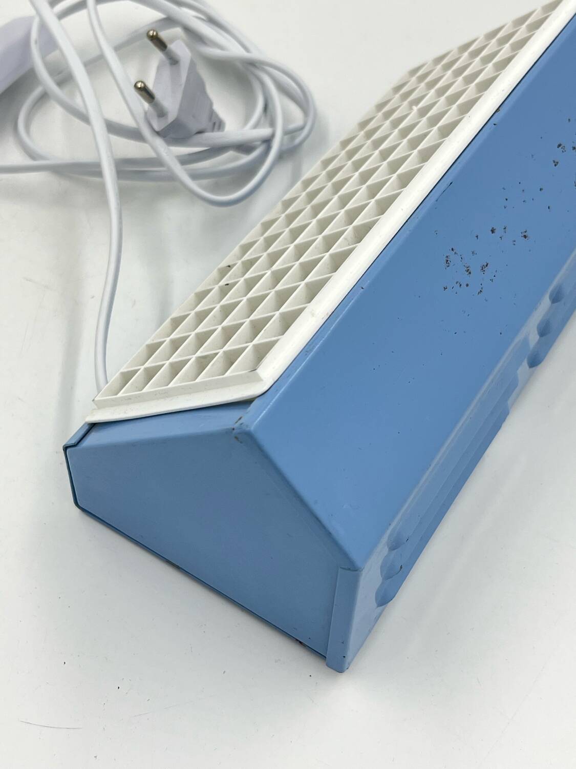 Blue wall light V204